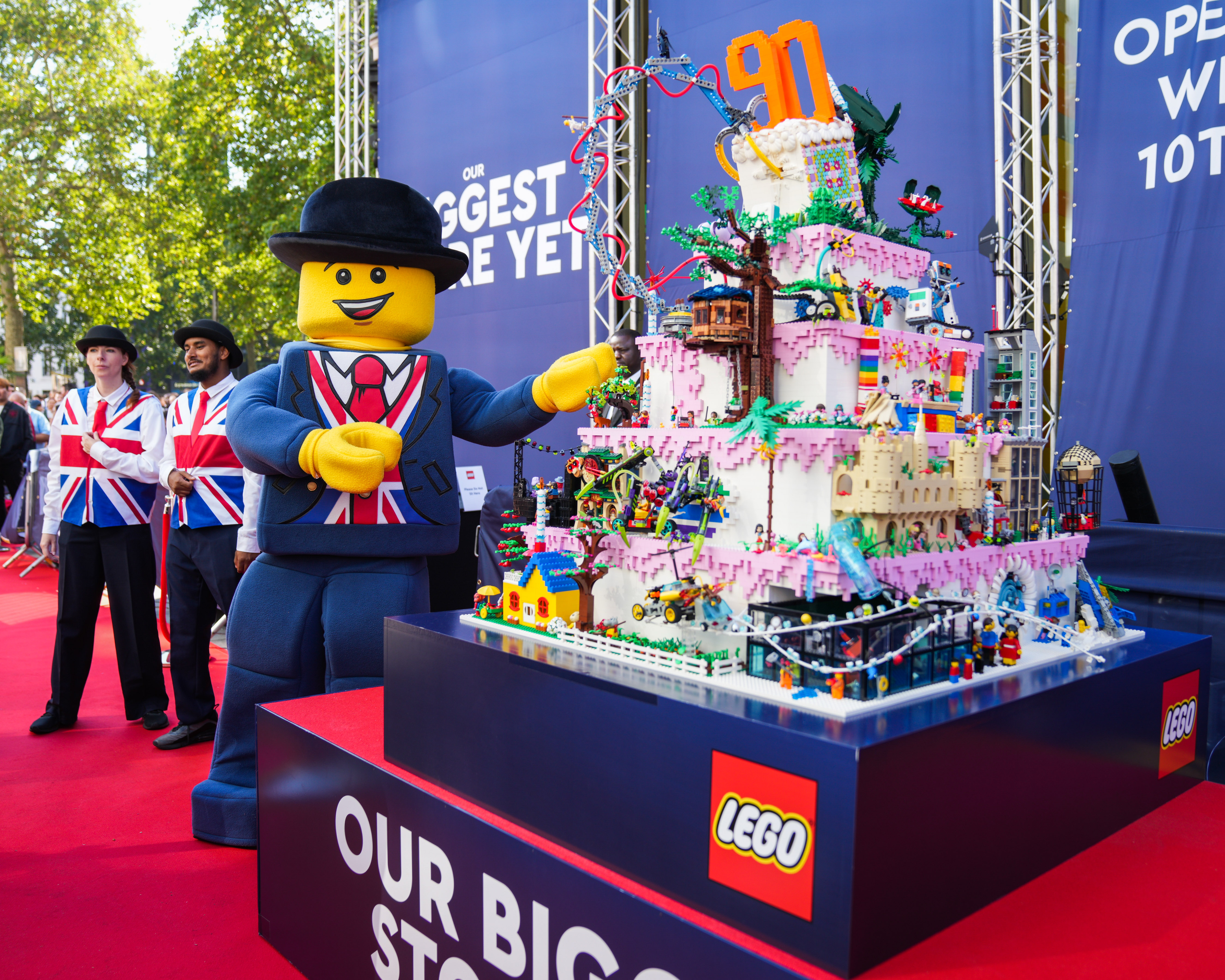 LEGO® Store in Square - About Us - LEGO.com