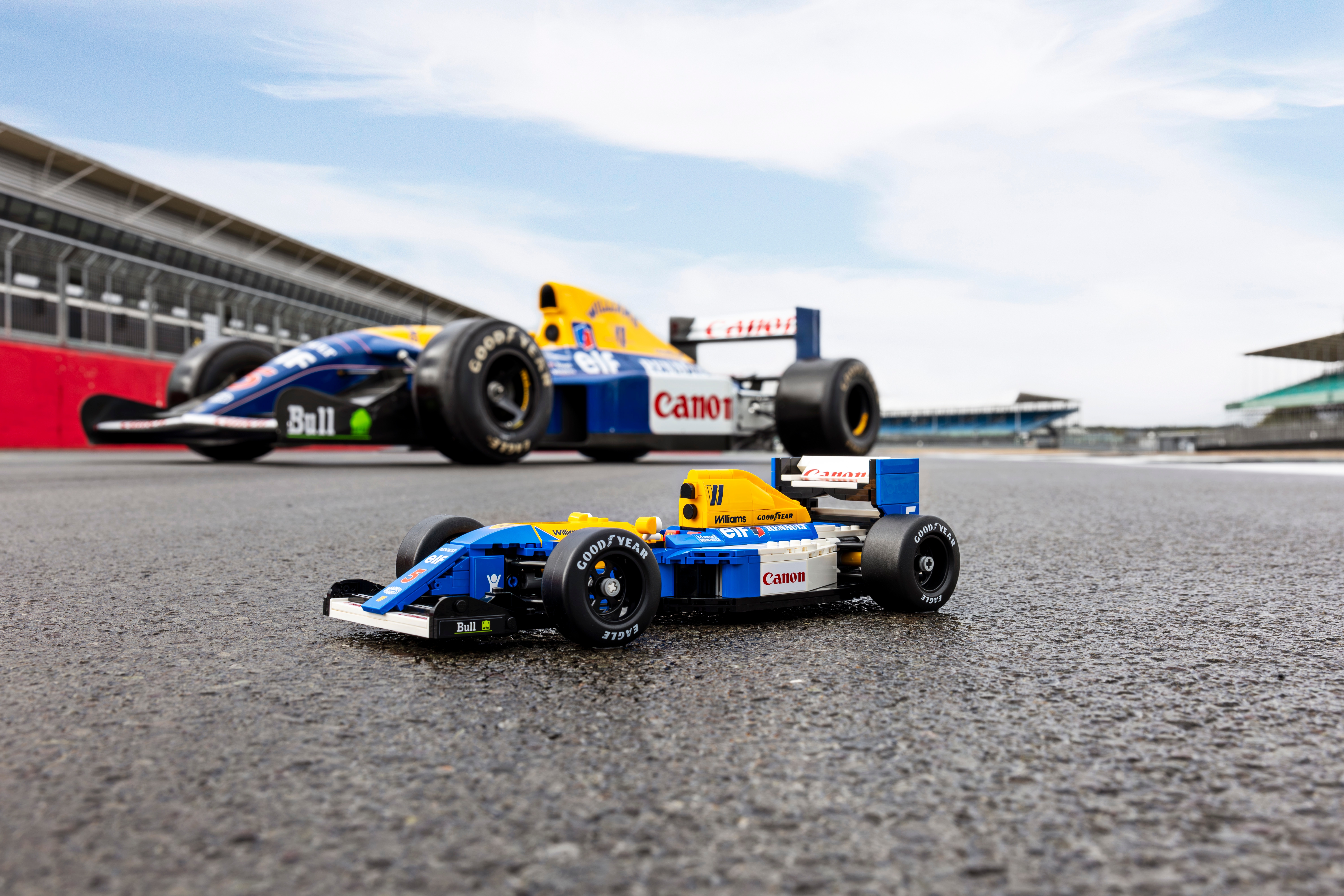 LEGO Icons Williams Racing FW14B und Nigel Mansell