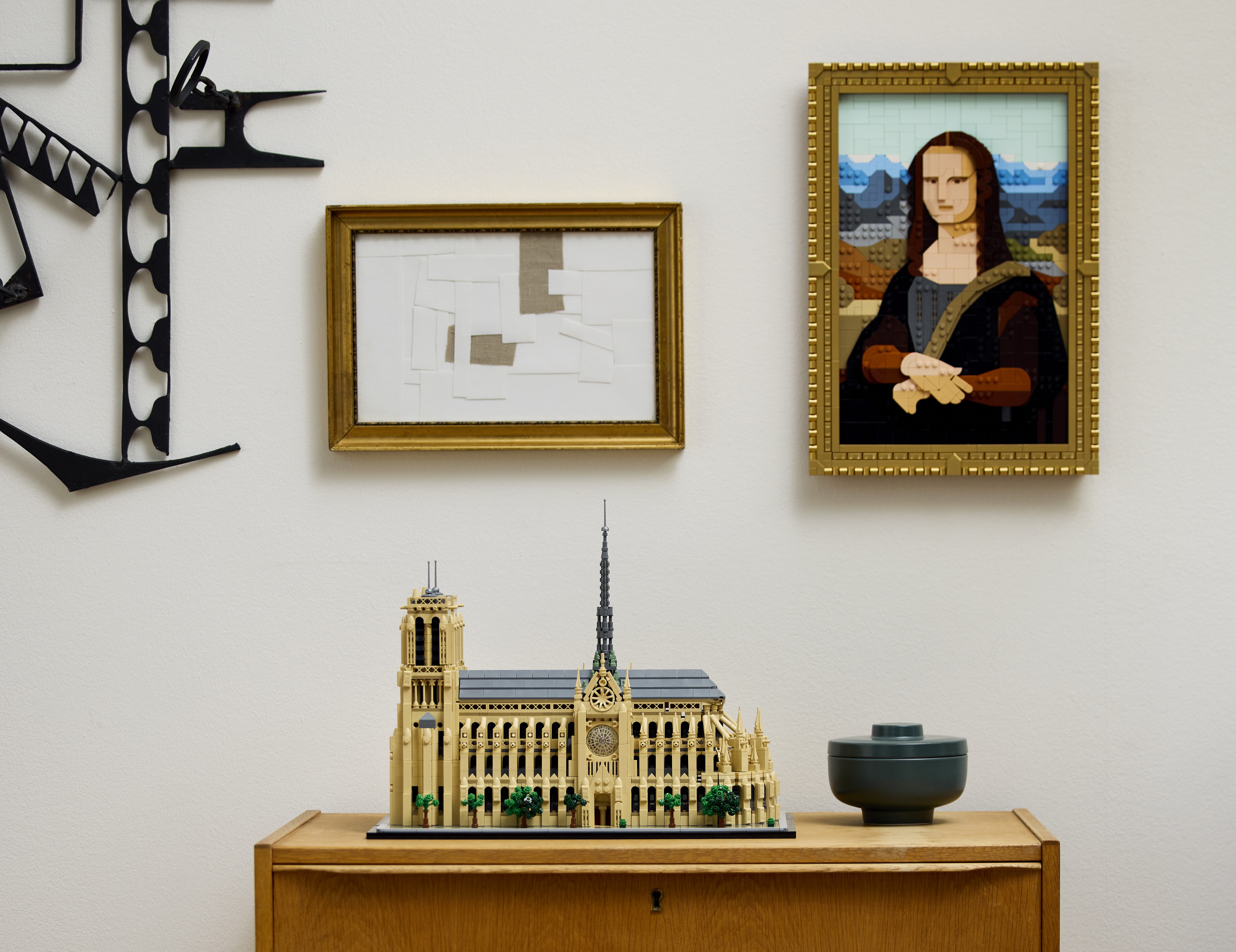 LEGO Art Mona Lisa & LEGO Architecture the Notre Dame - About Us - LEGO.com