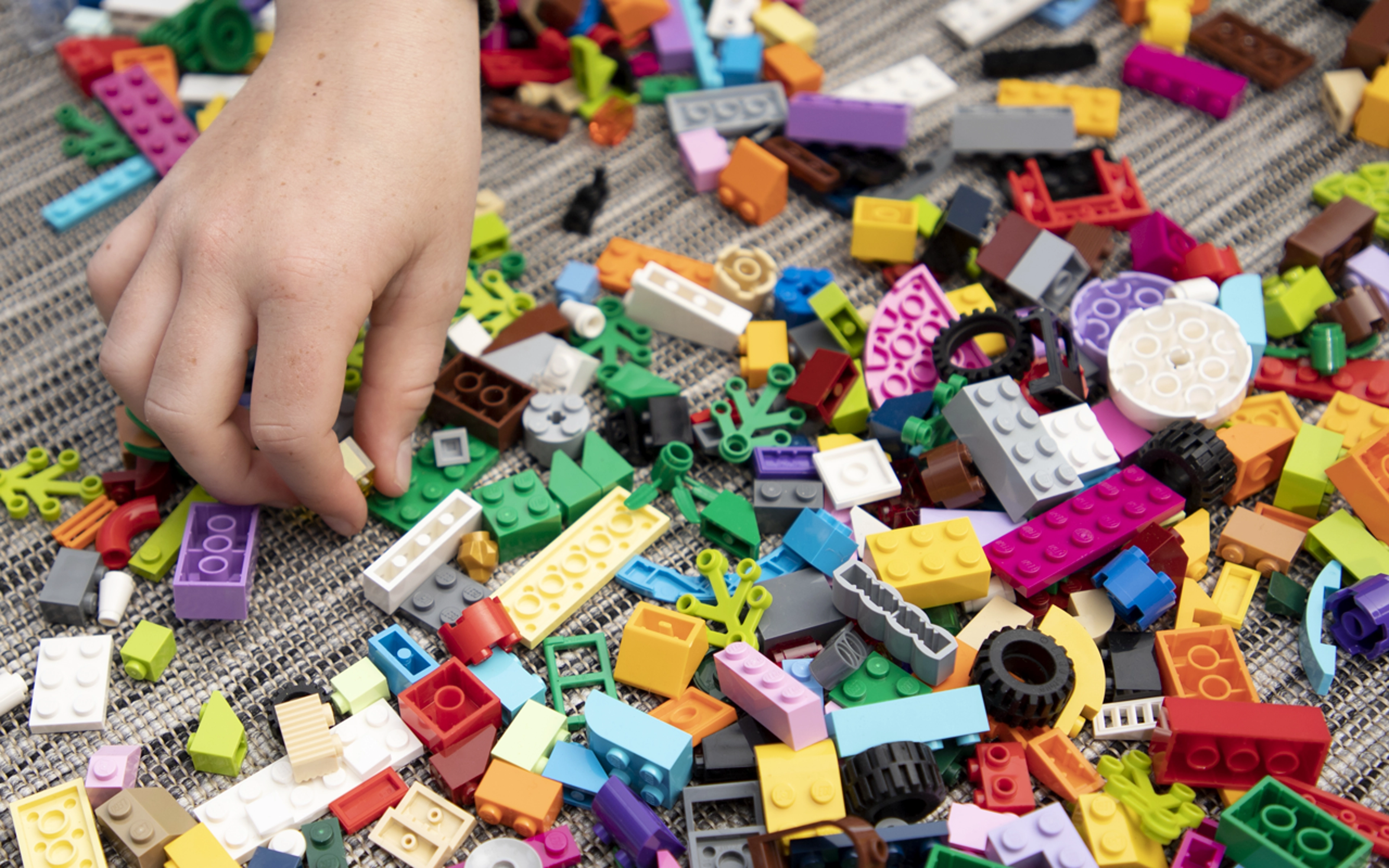 One brick at a time | LEGO.com for Families GB