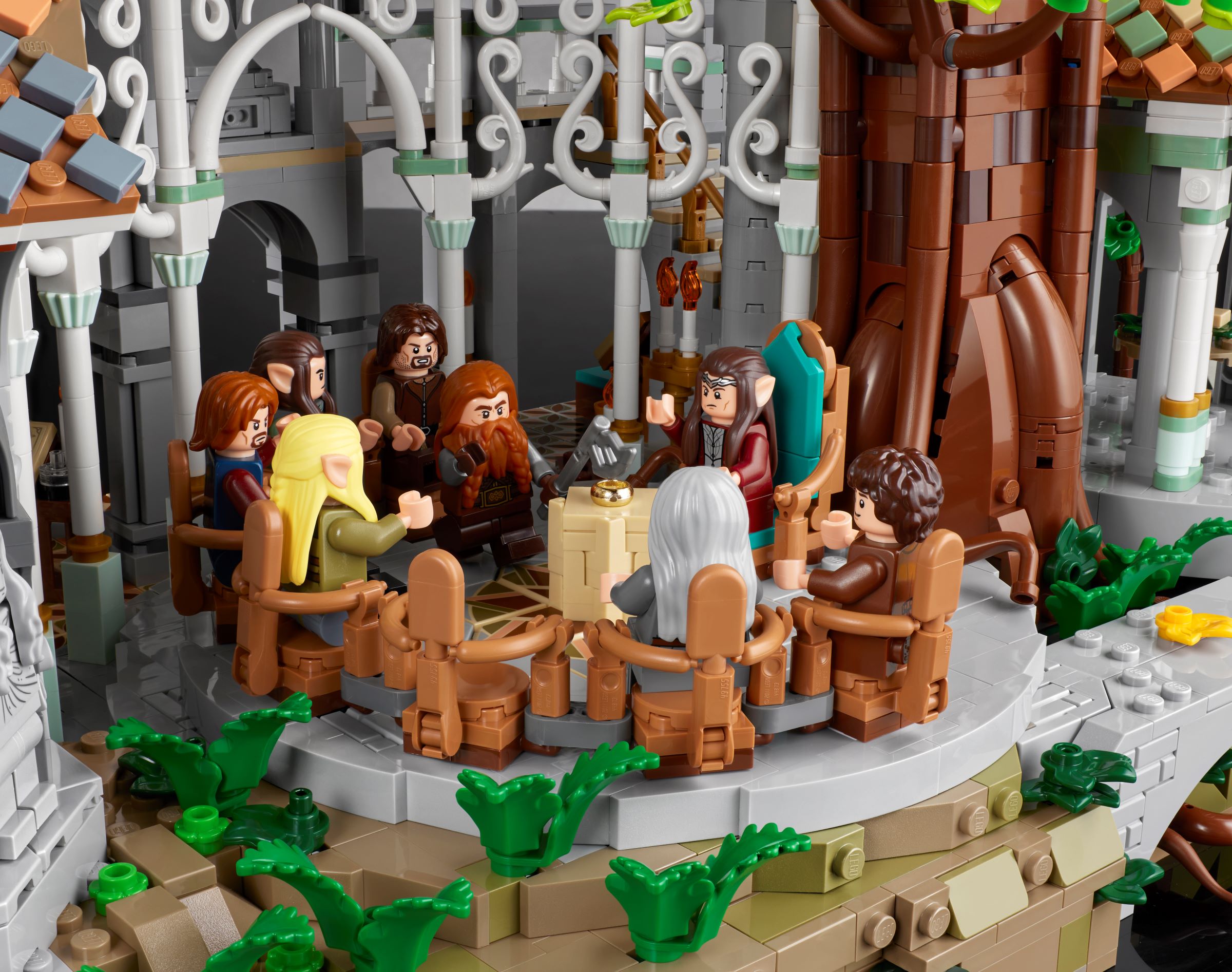 meuble elfique seigneur des anneaux - console vitrine rivendell realisée  pour le set lego rivendell