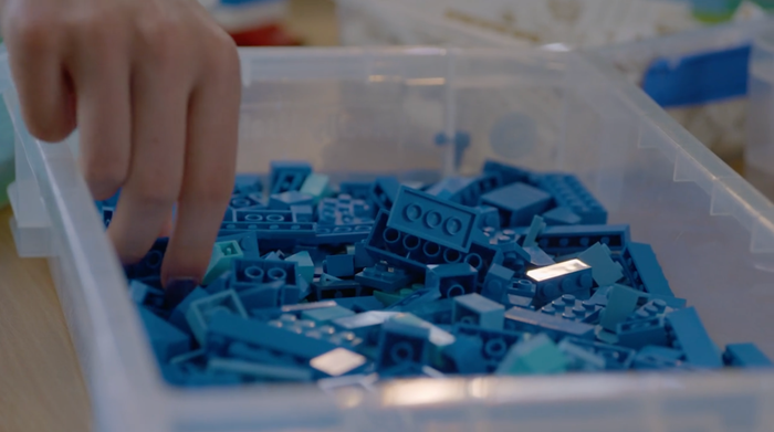 Un jeune autiste reçoit le cadeau de ses rêves grâce à Lego 