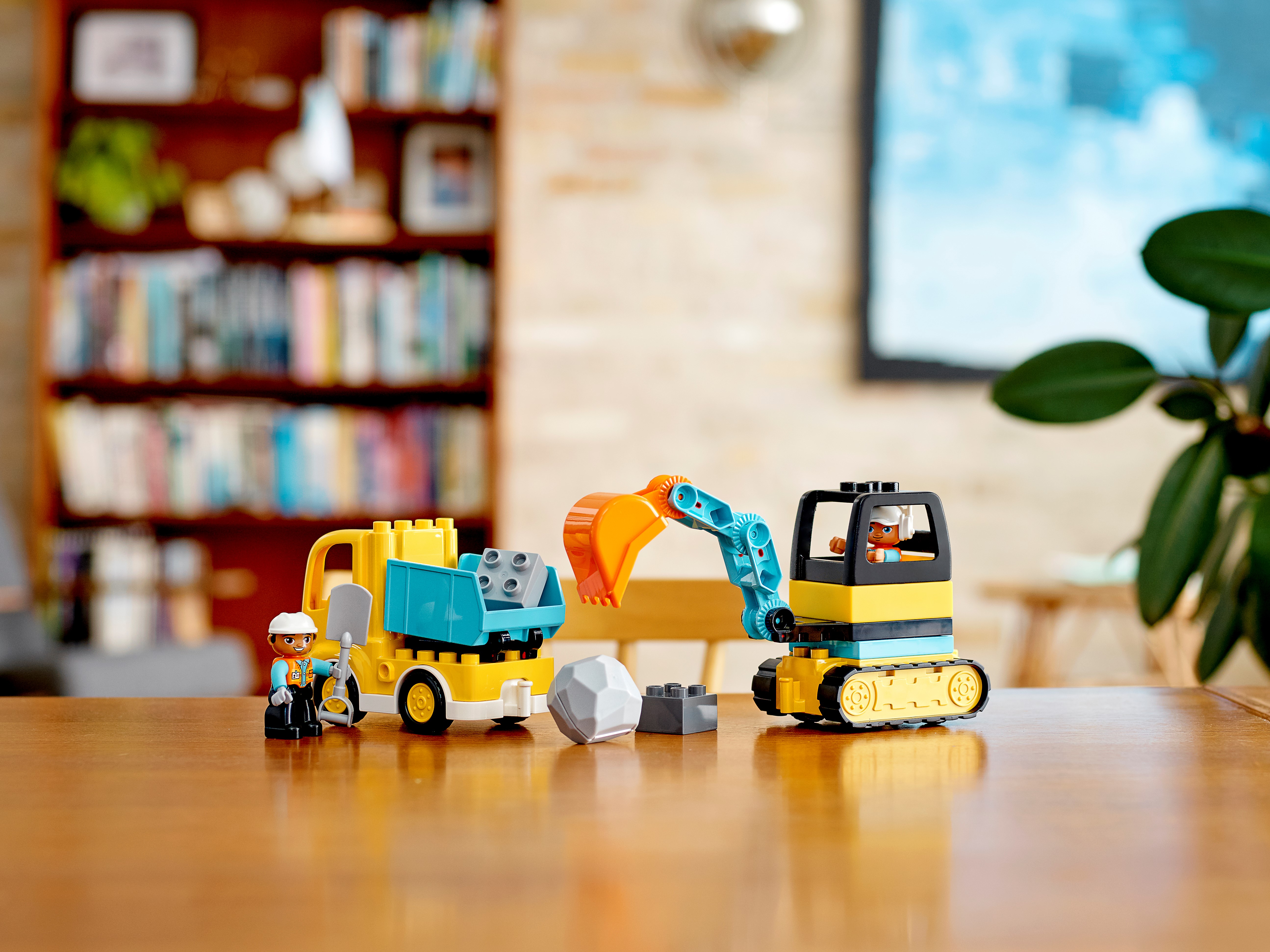 Lego Duplo Construction: Tracked Truck and Excavator — Juguetesland