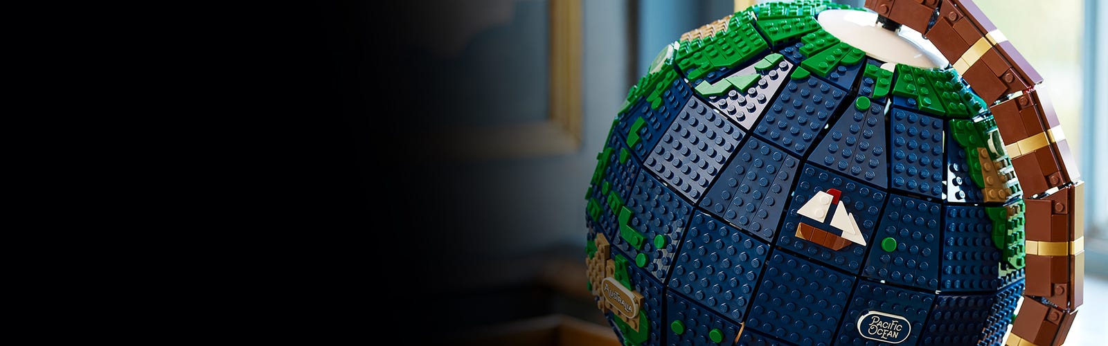 Plexiglas® display case for LEGO® The Globe (21332)