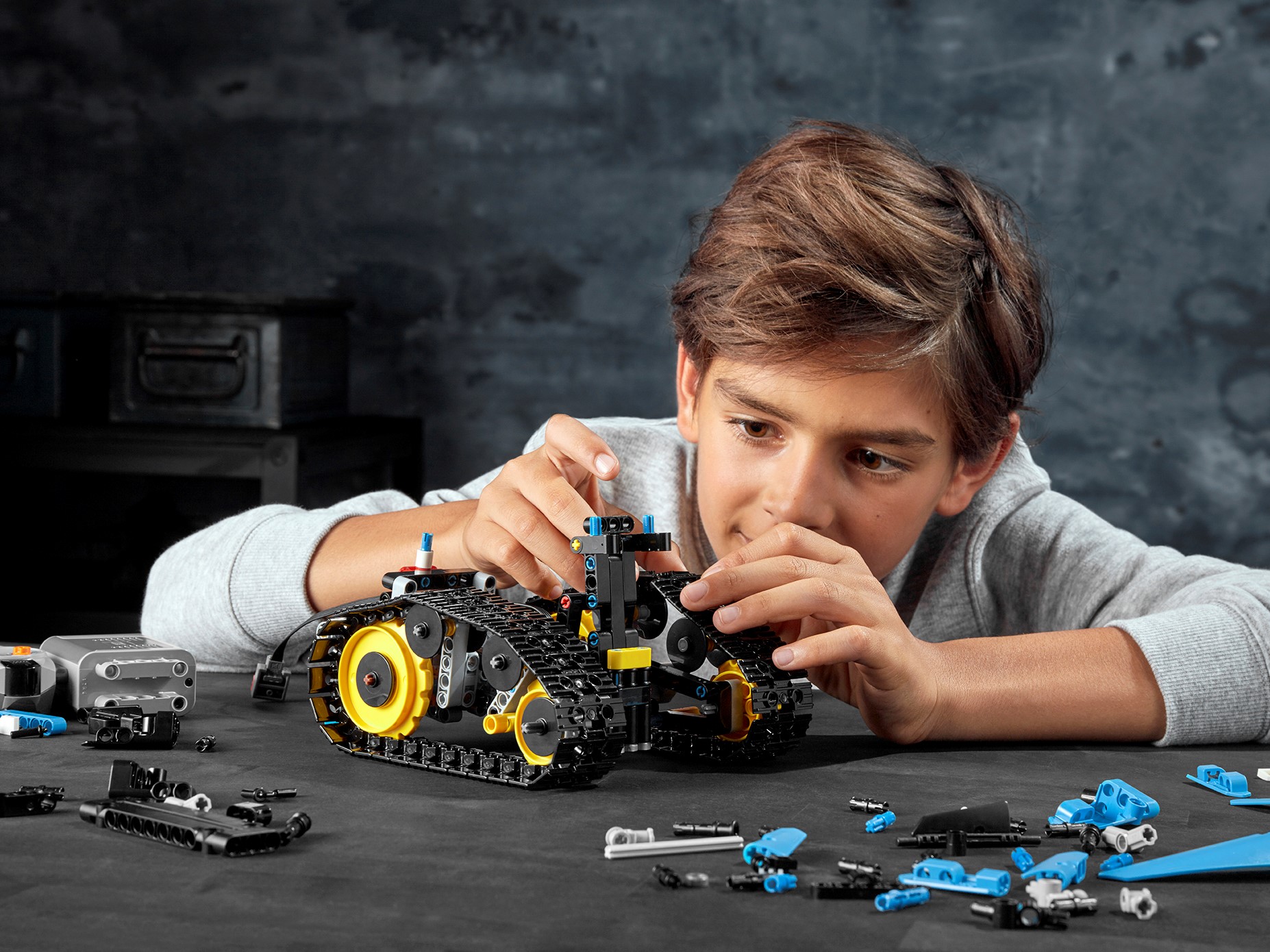 Remote-Controlled Stunt Racer 42095 | Technic™ | Buy at LEGO® Shop US