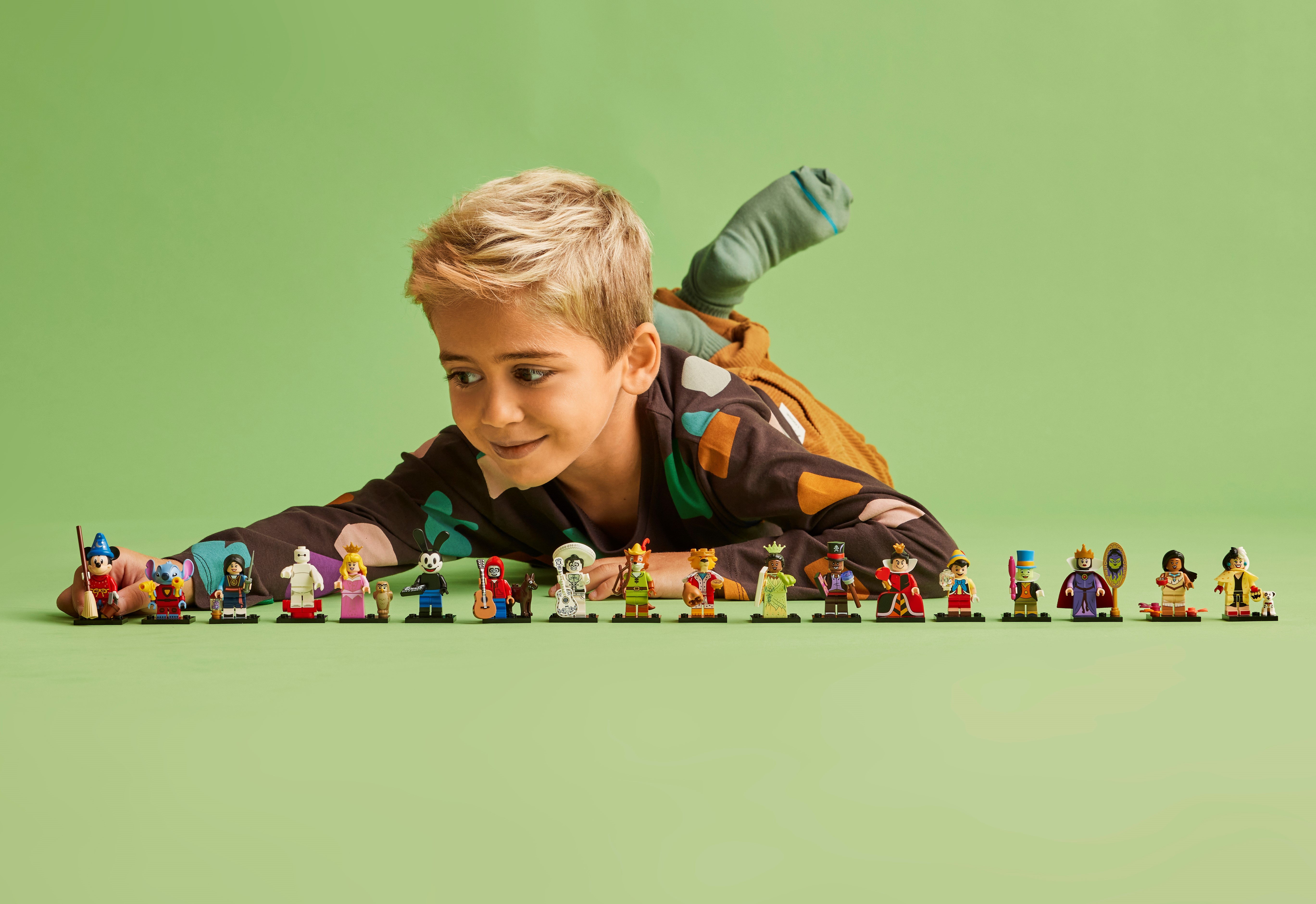 Stitch Vignette  Lego disney, Disney minifigures, Lego christmas
