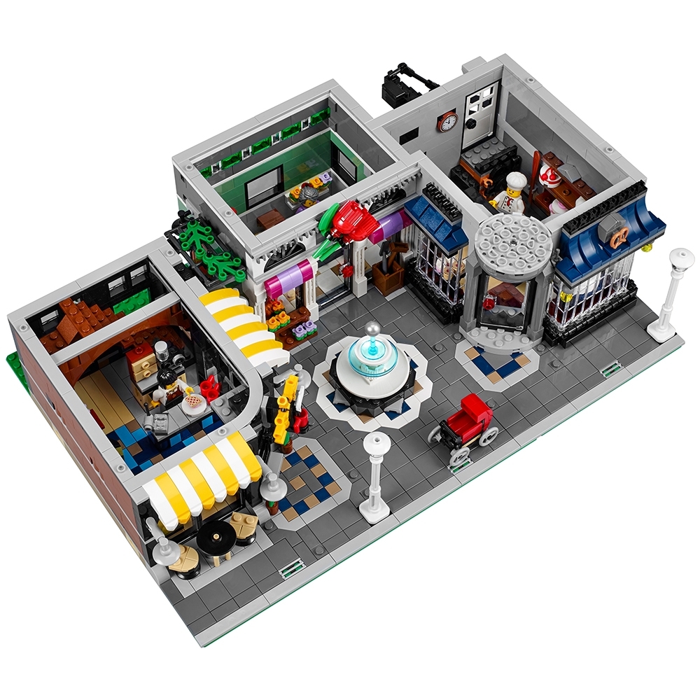 Assembly Square 10255 | Creator Expert | Buy online at the Official LEGO® Shop