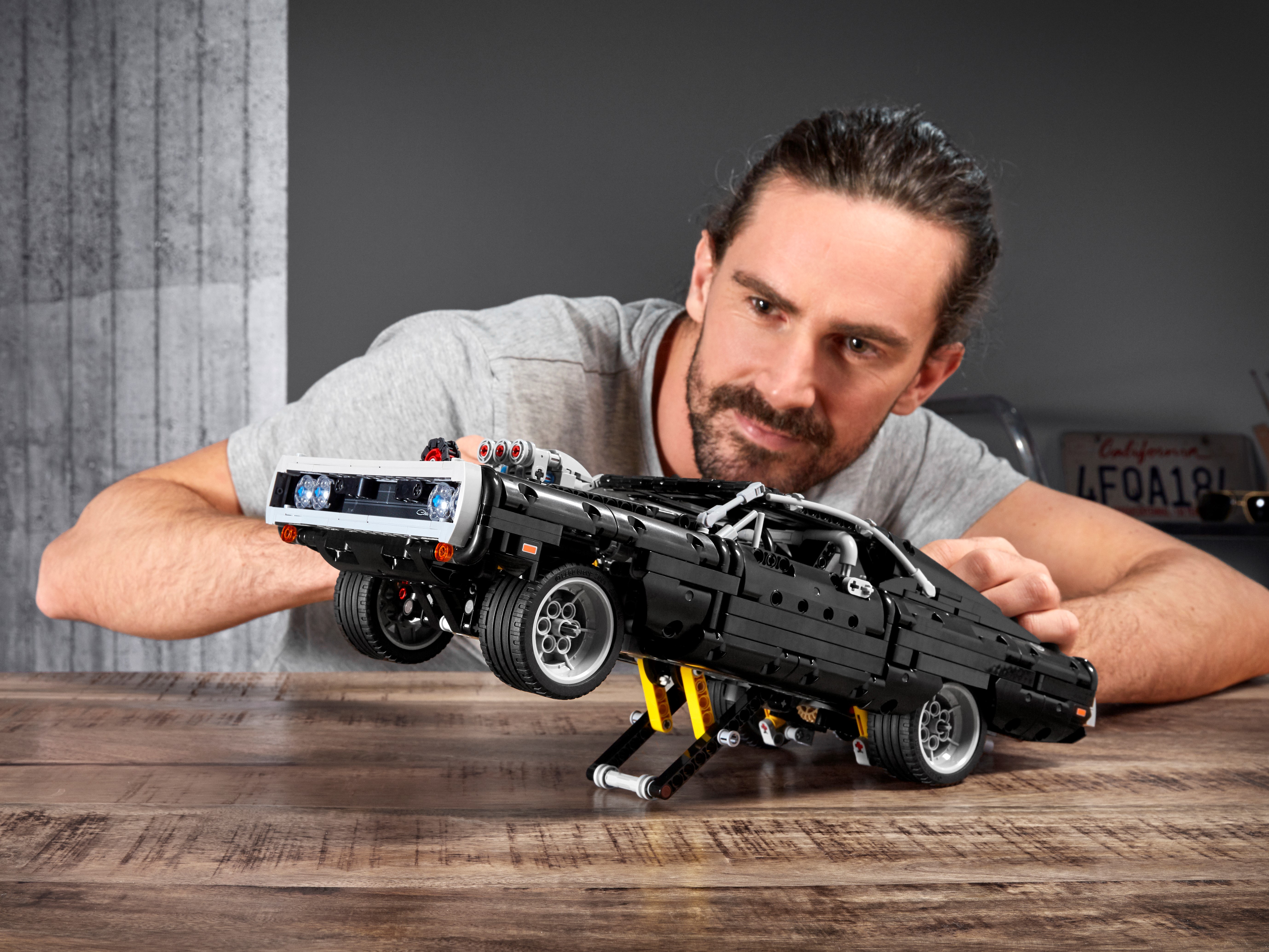Dom's Dodge Charger 42111, Technic