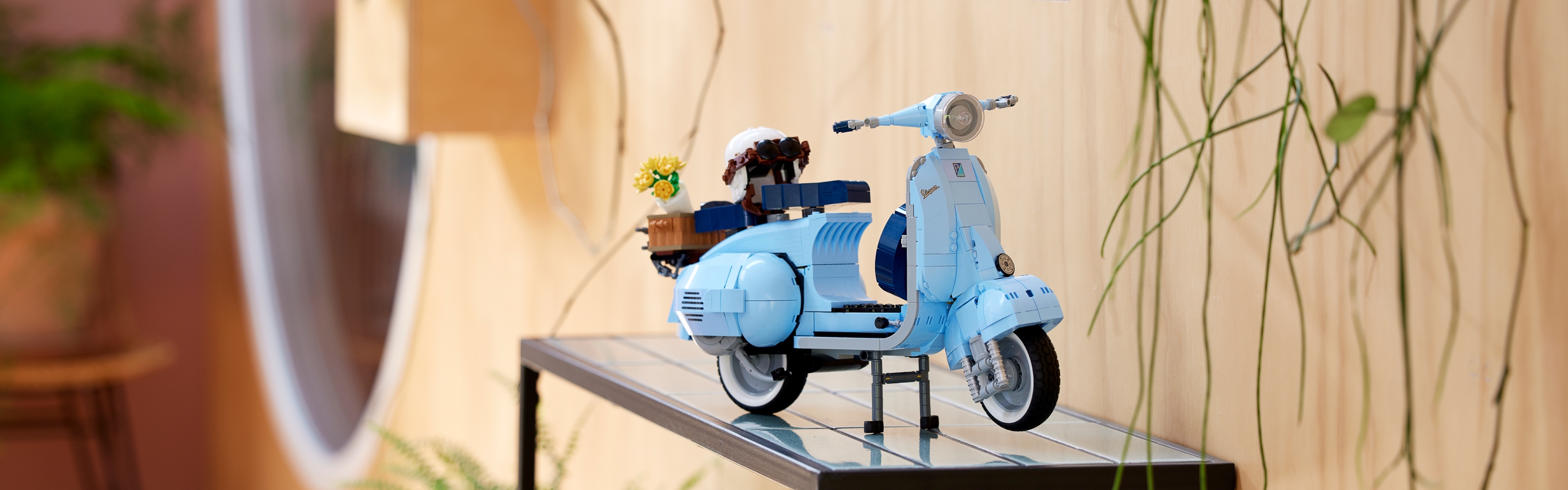 The history of the iconic Vespa 125 scooter | Official LEGO® Shop AU