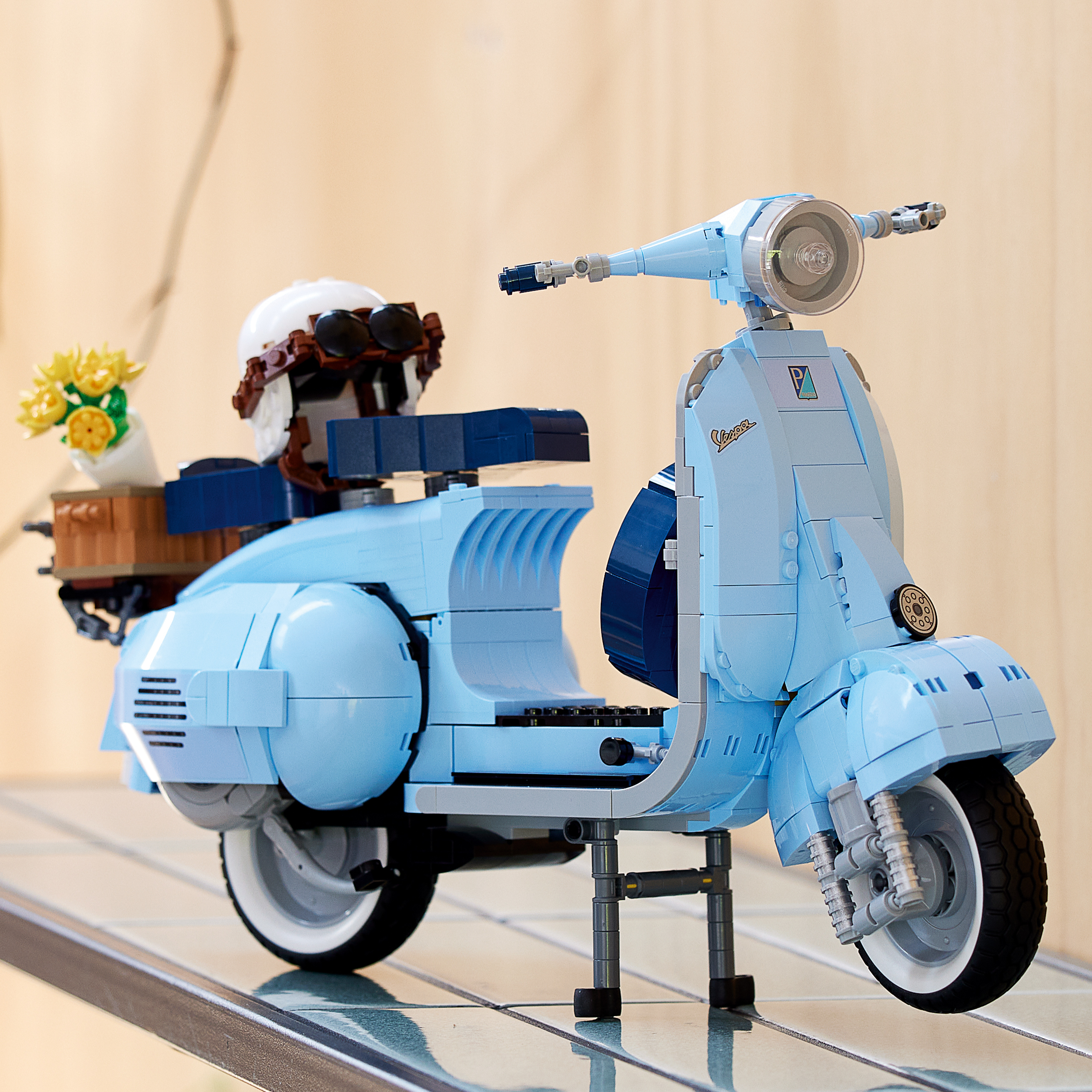 The history of the iconic Vespa 125 scooter | Official LEGO® Shop GB
