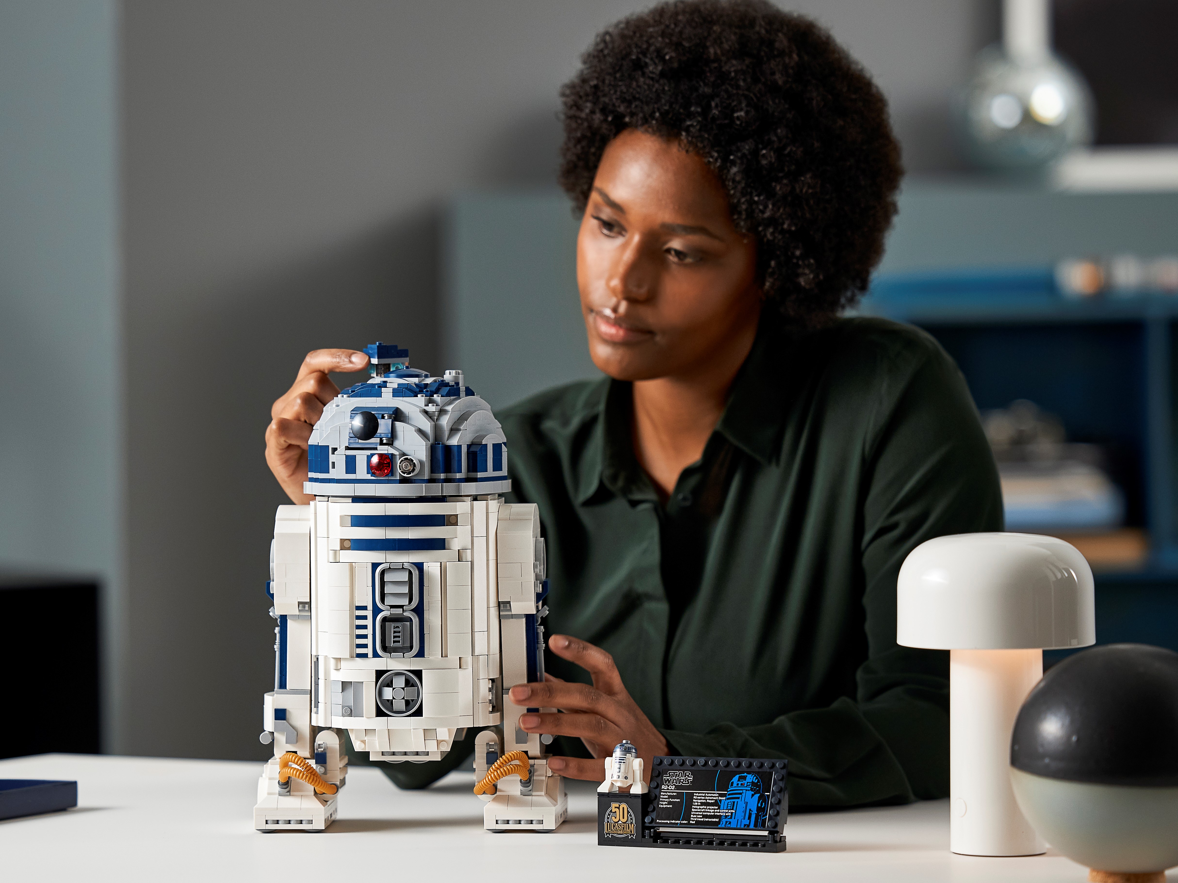 Brickfinder - LEGO Star Wars R2-D2 (75308) Revealed!