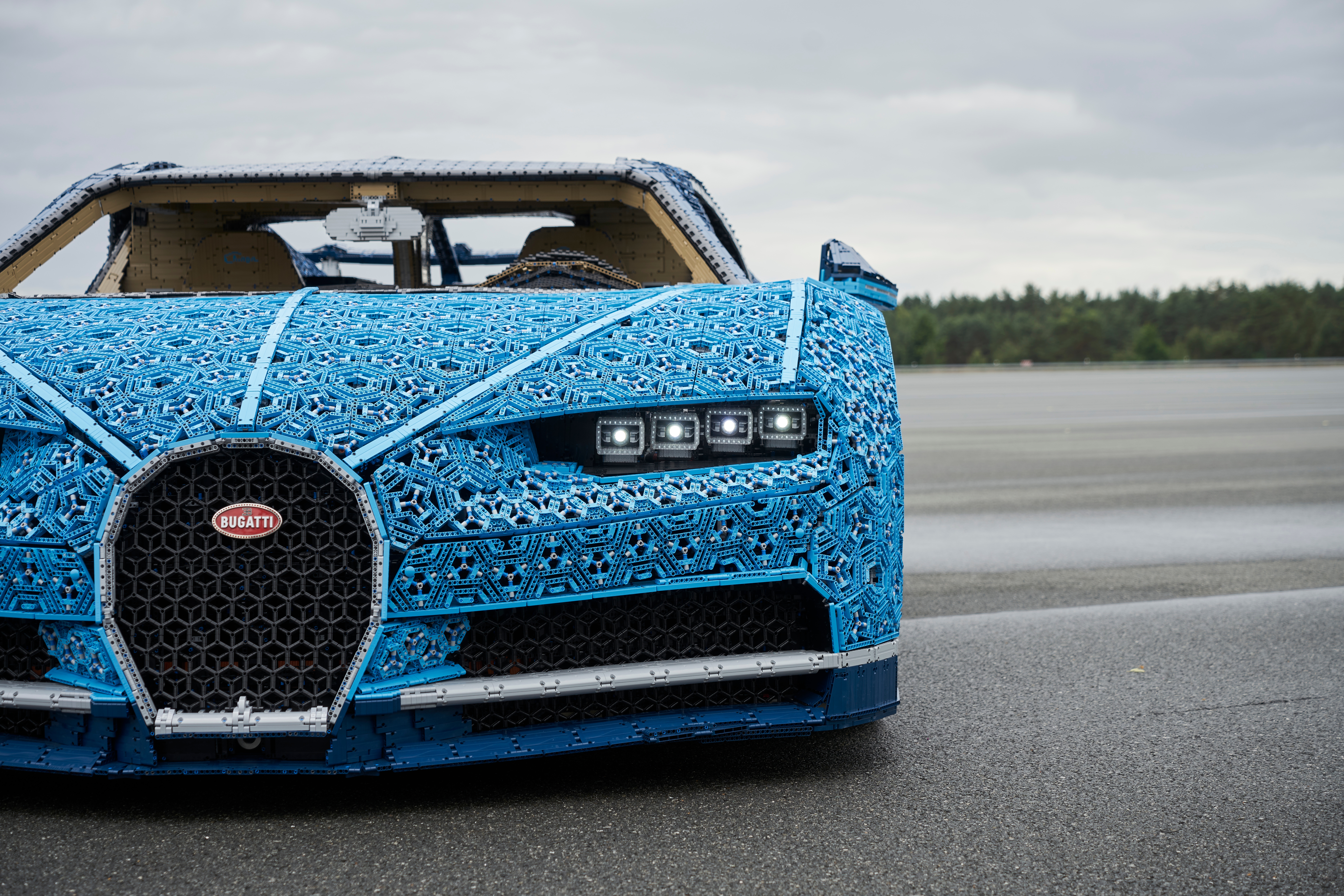 Lego bugatti chiron online real size