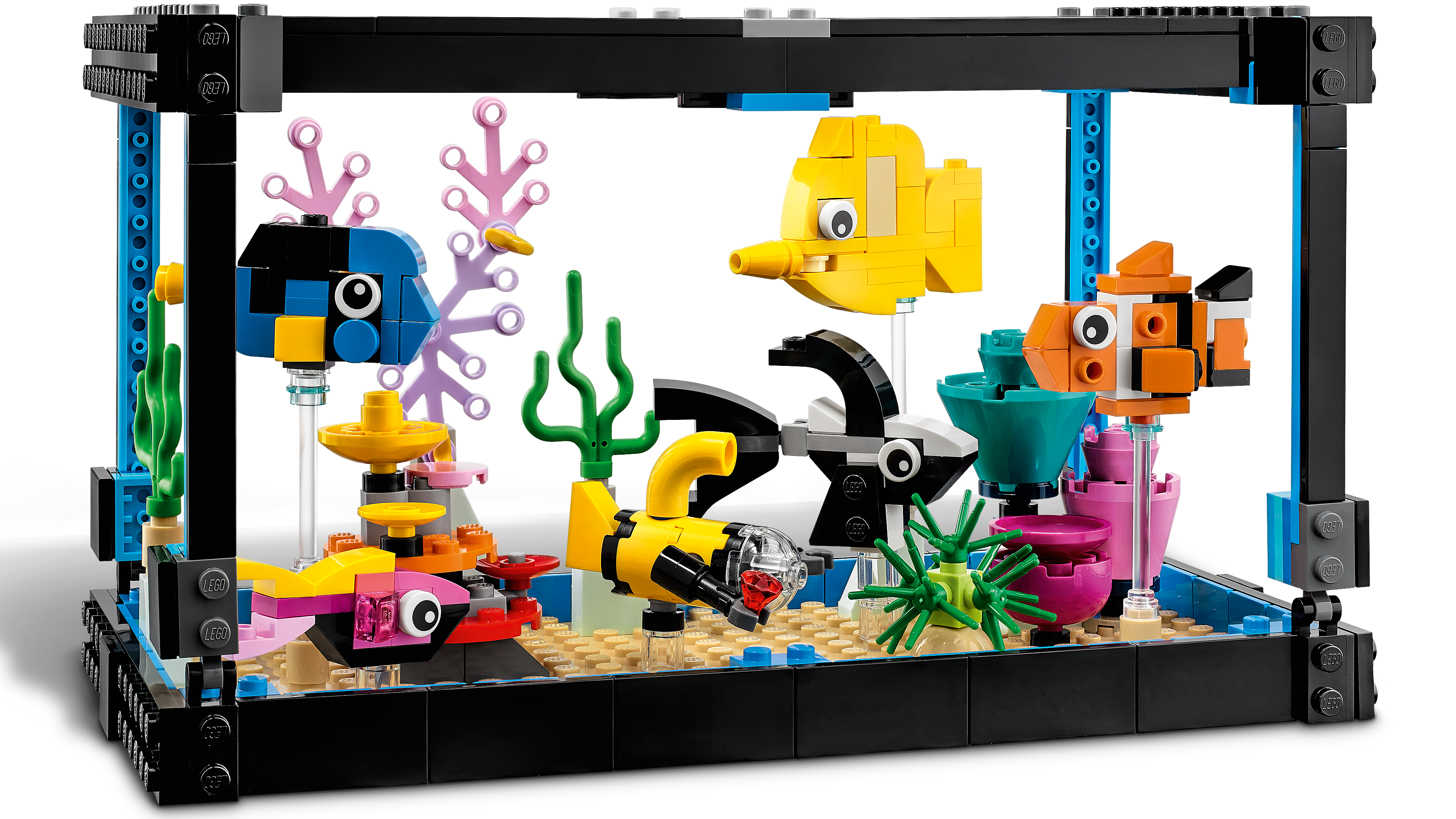 Fish Tank 31122 | Creator 3-in-1 | Buy online at the Official LEGO® Shop