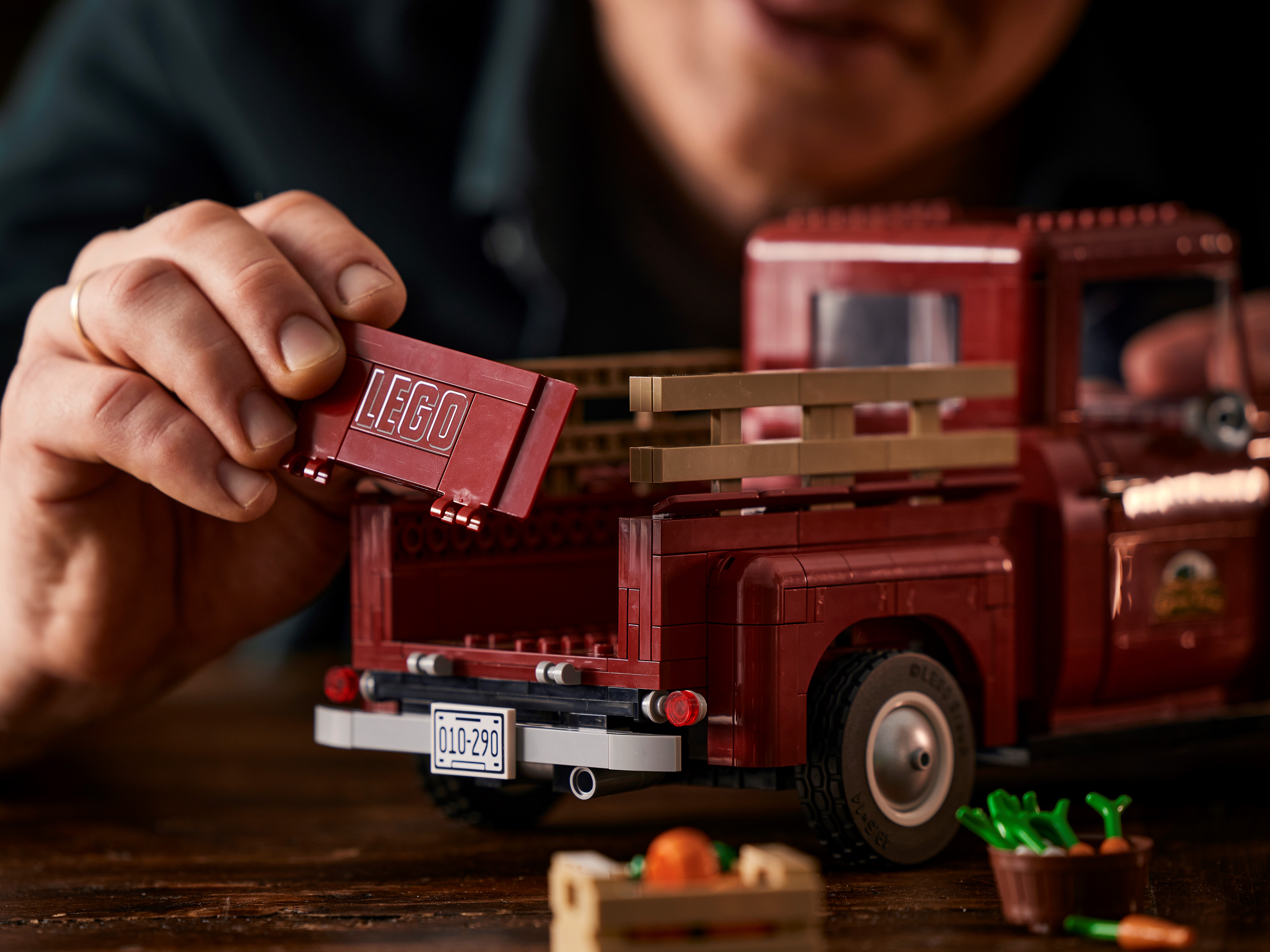 Pickup Truck 10290 | LEGO® Icons | Buy online at the Official LEGO