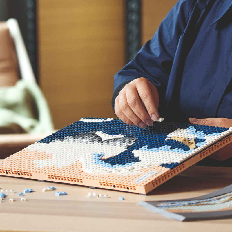 Sculpture Recreates Hokusai's 'Great Wave' in 50,000 LEGO - Asia Trend