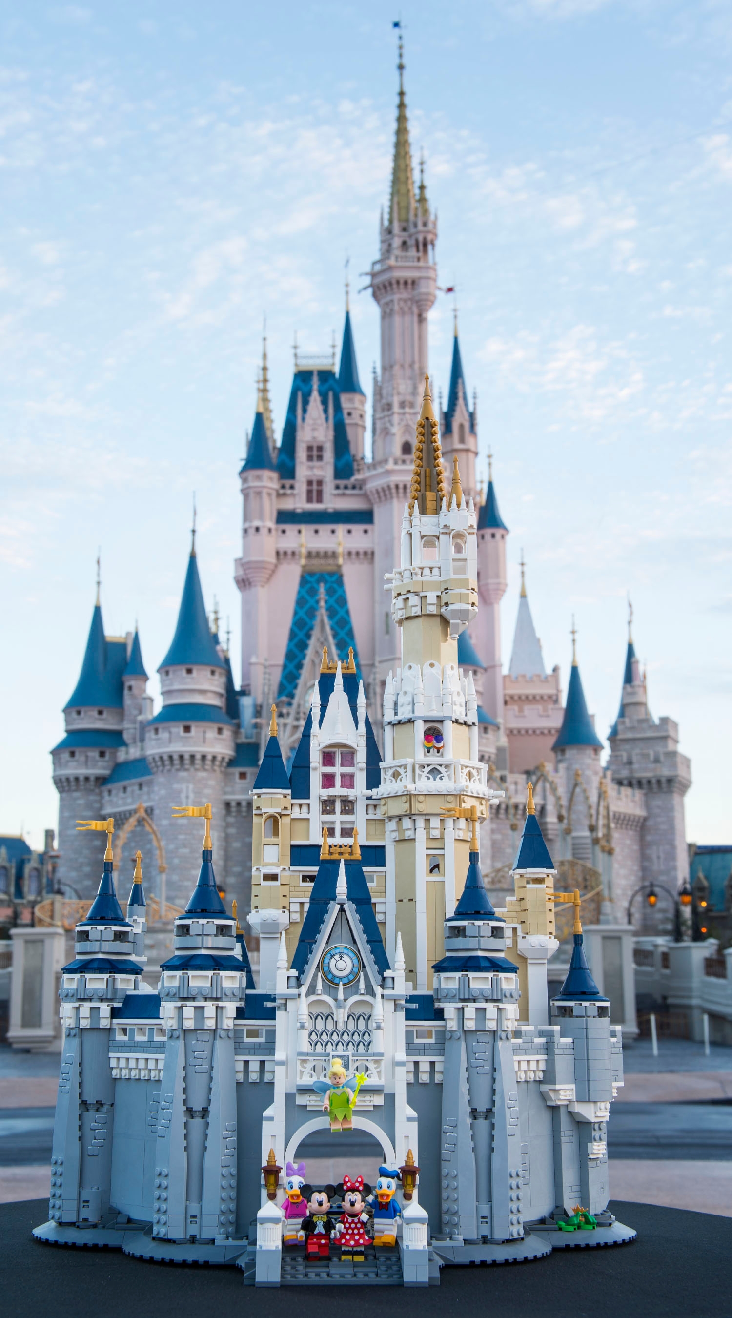 The Disney Castle Disney Buy Online At The Official Lego Shop My