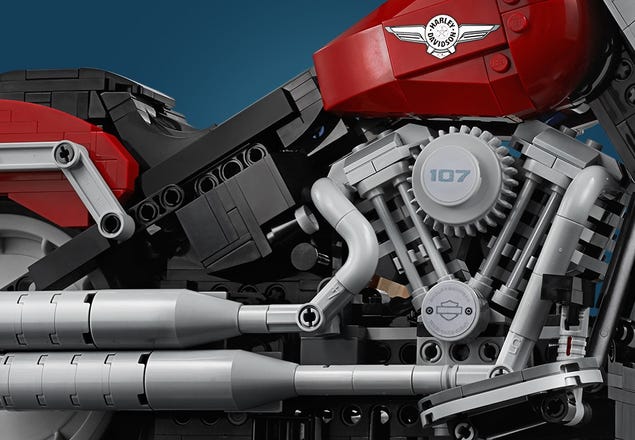 Going full throttle with LEGO Creator Expert 10269 Harley-Davidson