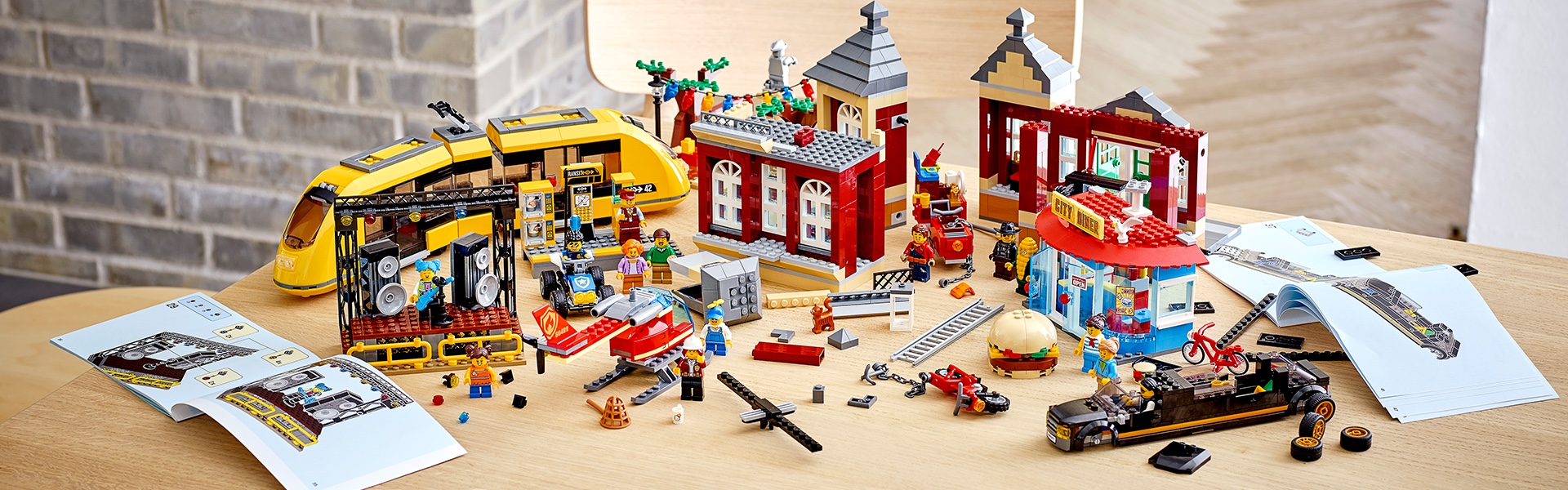 Lego city best sale main square 2020