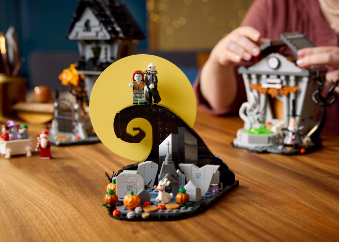 Rediscover The Nightmare Before Christmas in LEGO bricks. Official LEGO Shop GB