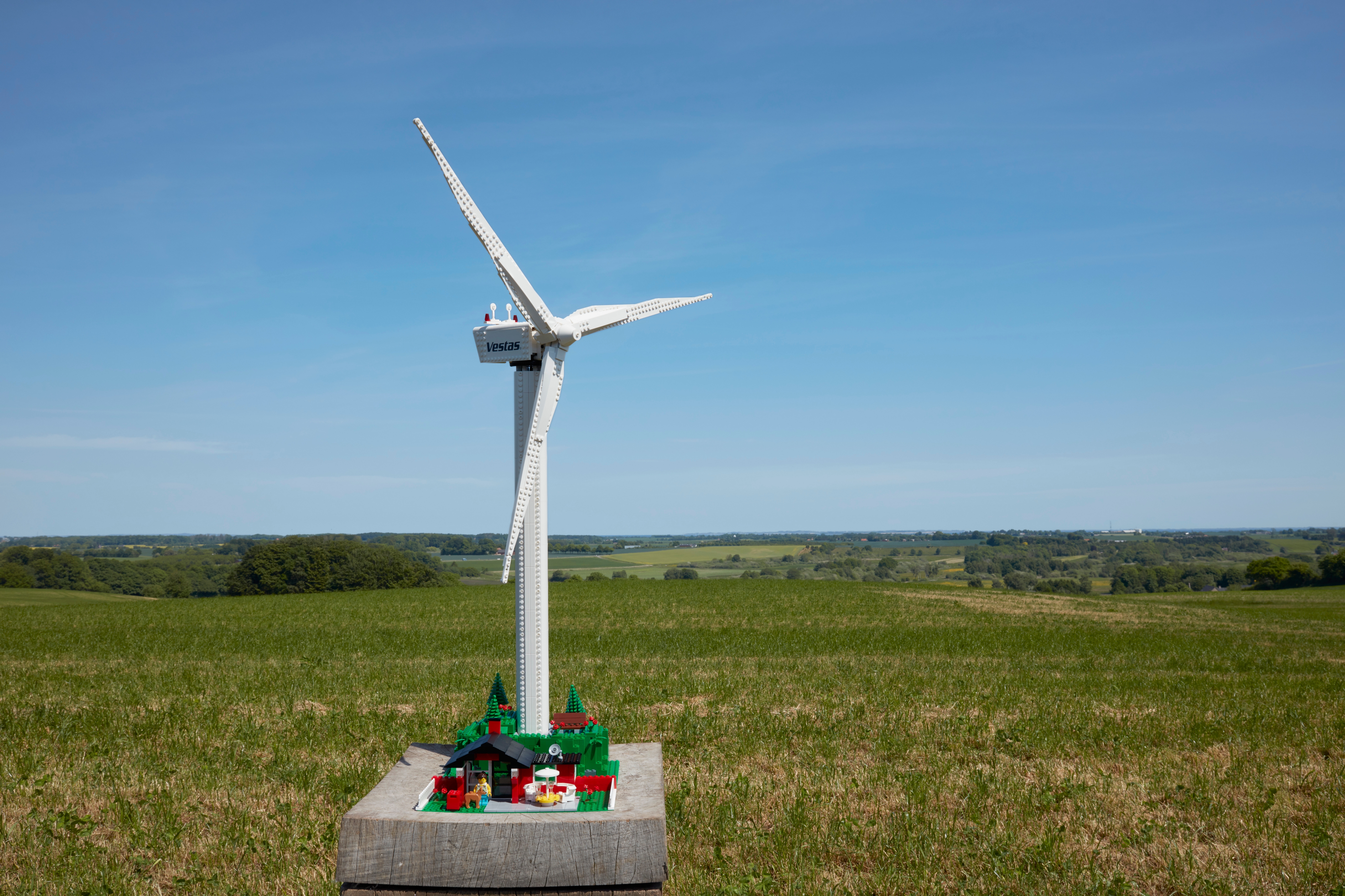 Vestas Wind Turbine 10268 | Creator Expert | Buy online at the