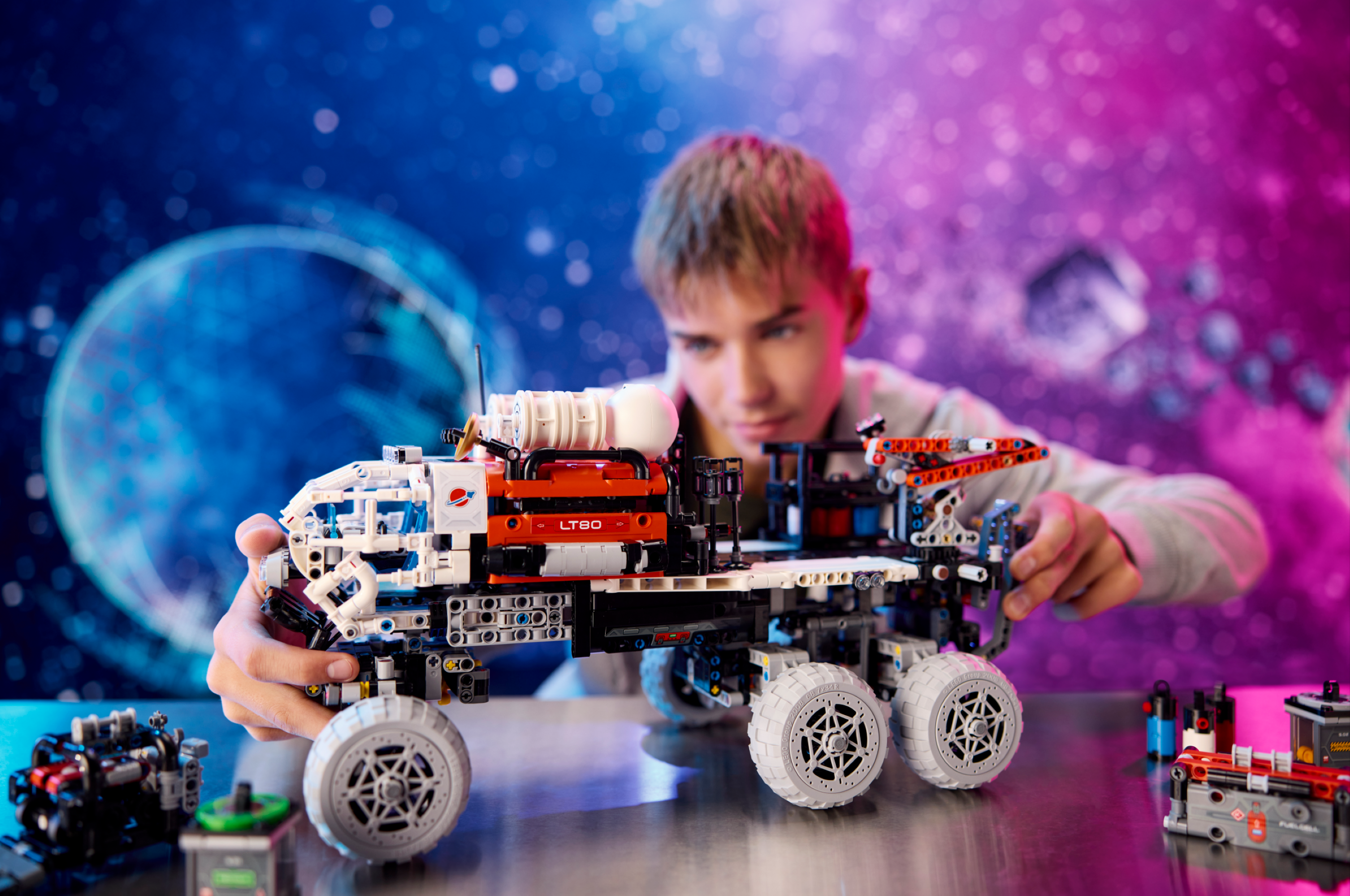 Mars Crew Exploration Rover 42180 | Technic™ | Buy online at the