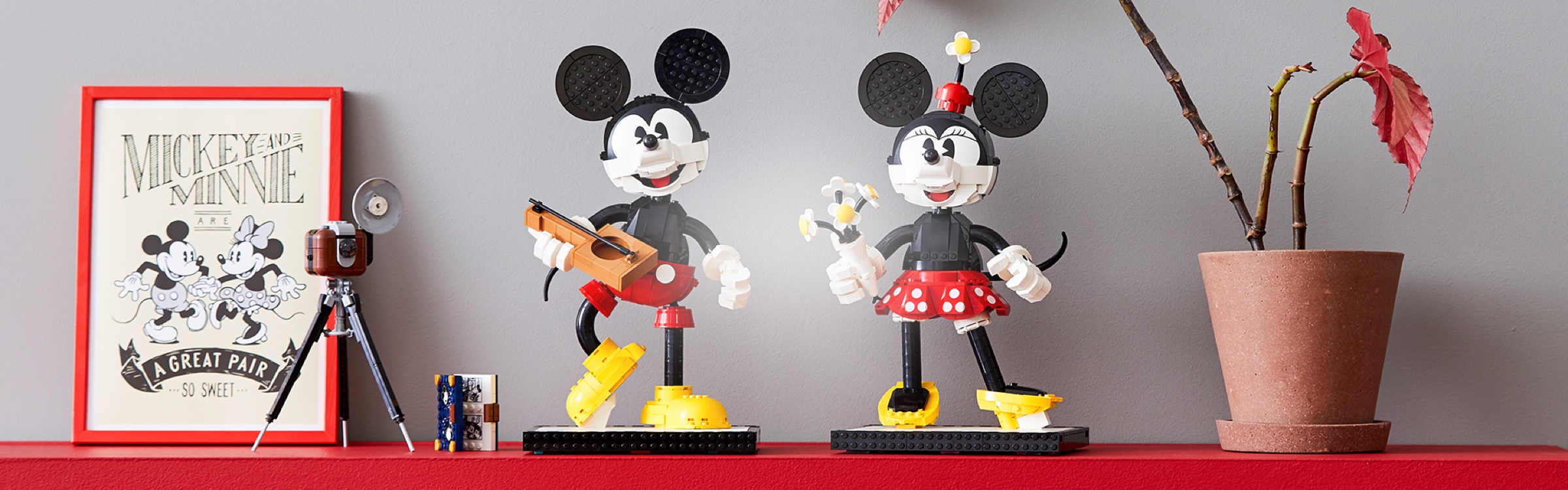 Mickey Mouse & Minnie Mouse Buildable Characters 43179 | Disney™ | Buy  online at the Official LEGO® Shop US