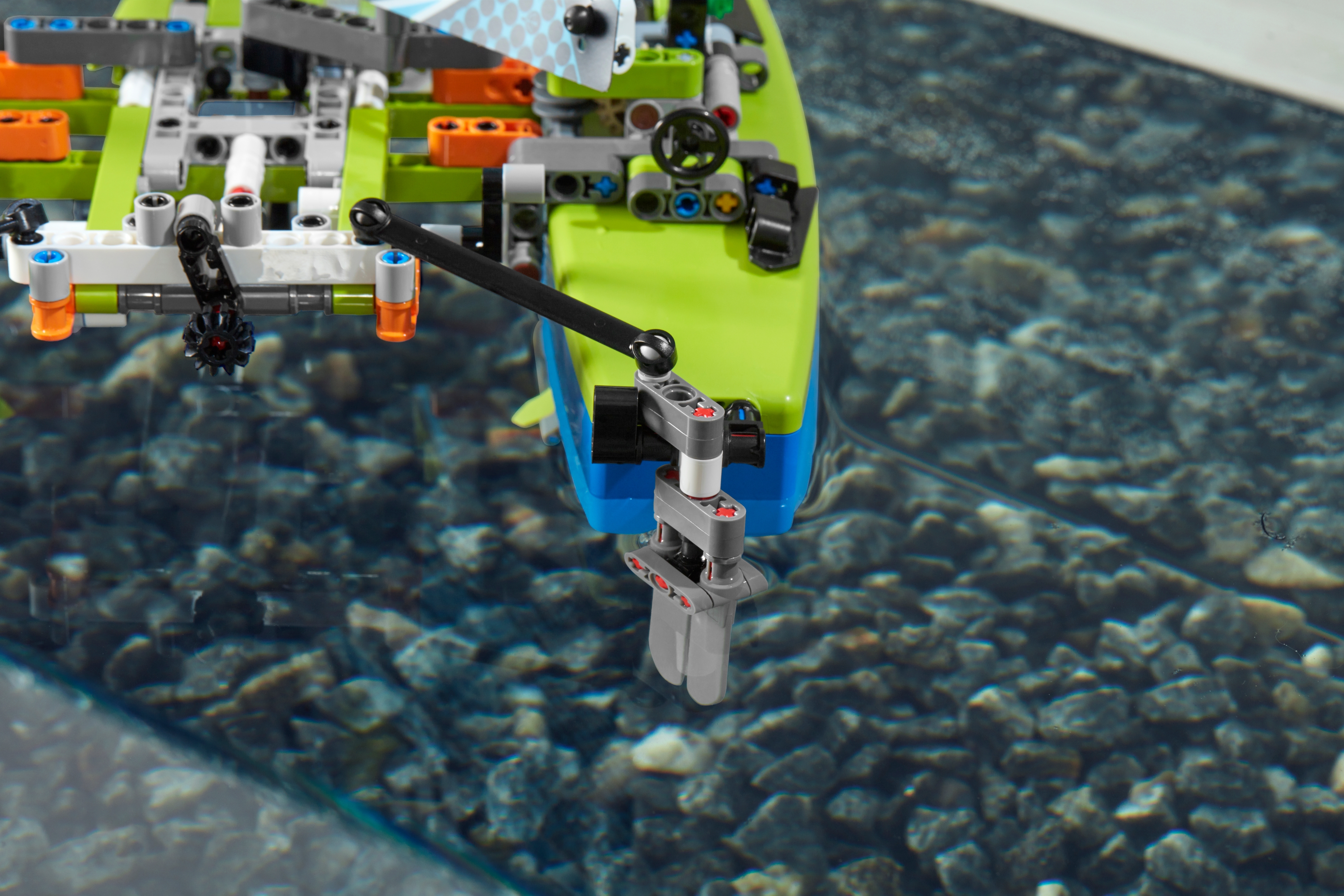 Catamaran 42105 | Technic™ | Buy online the LEGO® Shop US