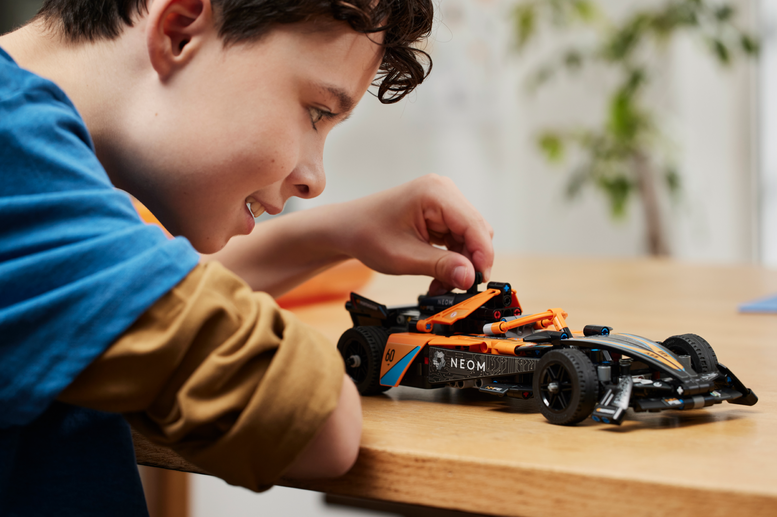 NEOM McLaren Formula E Race Car 42169, Technic™