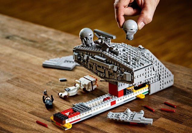 REVIEW LEGO Star Wars 75252 UCS Imperial Star Destroyer - HelloBricks