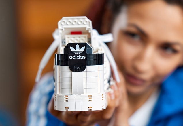 LEGO Adidas, annunciata ufficialmente la collezione Bricks