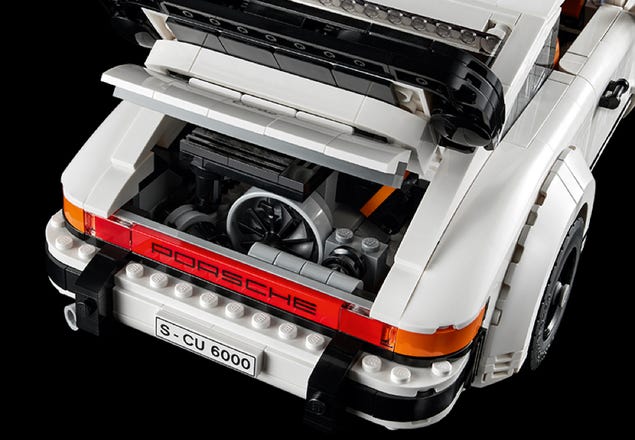 Porsche 911 : un modèle taille réelle réalisé en Lego à Stuttgart