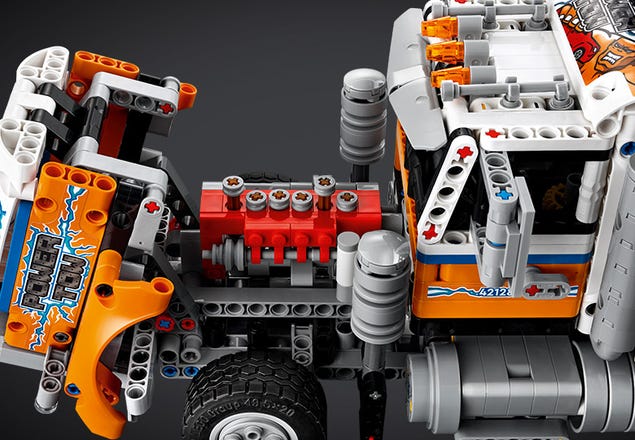 Rent LEGO set: Le camion de remorquage lourd at Lend-a-Brick
