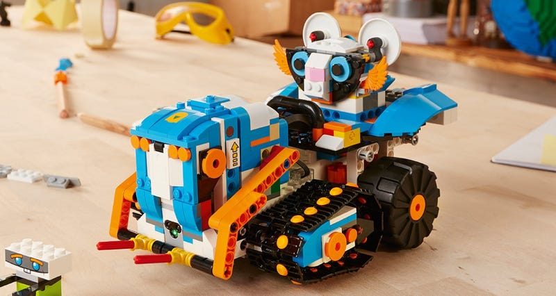 Lego Boost Lego Robot Vernie Smart Toy Can Controlled Phone – Stock  Editorial Photo © bartekchiny #460313690