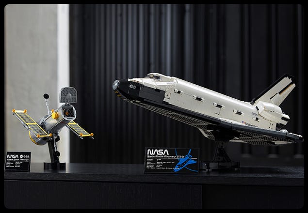 Nasa Space Shuttle Discovery 102 Creator Expert Buy Online At The Official Lego Shop Us