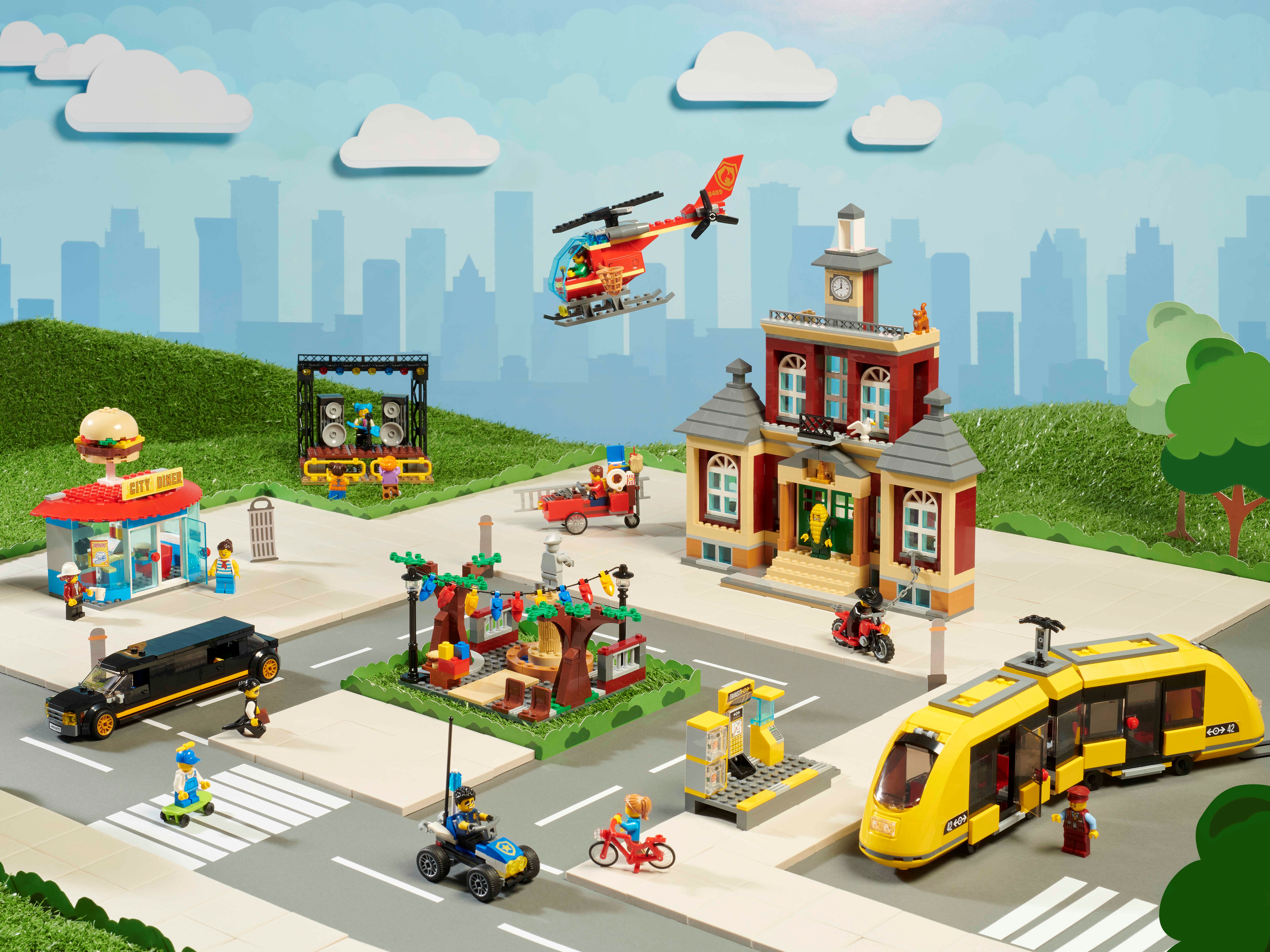 LEGO CITY - LA PLACE DU CENTRE-VILLE # 60271 - LEGO / City