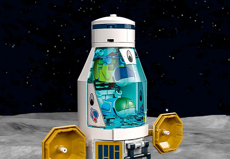 Lunar Research Base 60350 | City | Buy online at the Official LEGO