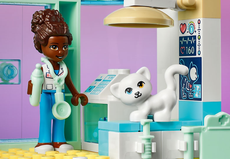Pet Clinic 41695 | Friends | Buy online at the Official LEGO® Shop GB