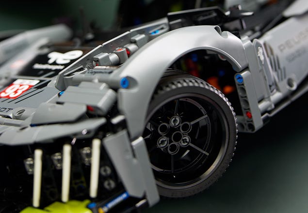 Le nouveau modèle LEGO® Technic™ Peugeot 9X8 rend hommage à l'hypercar  hybride, Peugeot