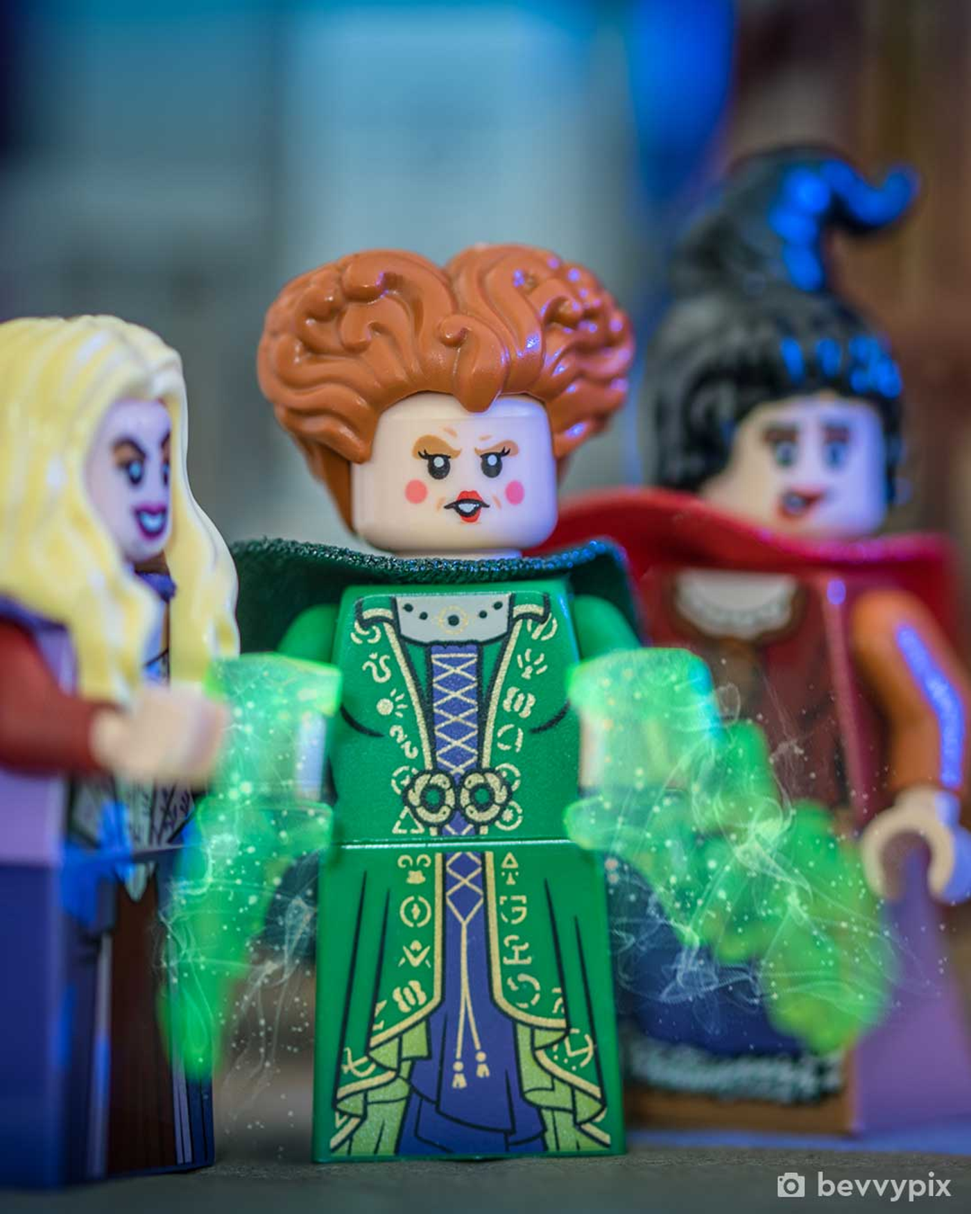 Recreate the best scenes from Hocus Pocus with the LEGO® Ideas set