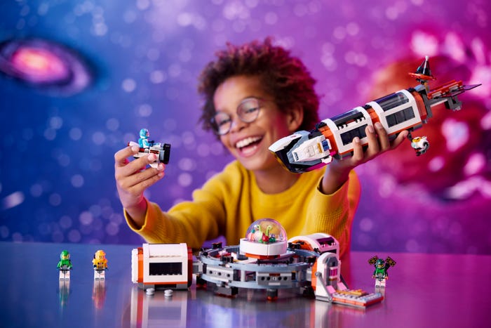 The Benefits of Pretend Play | Official LEGO® TW