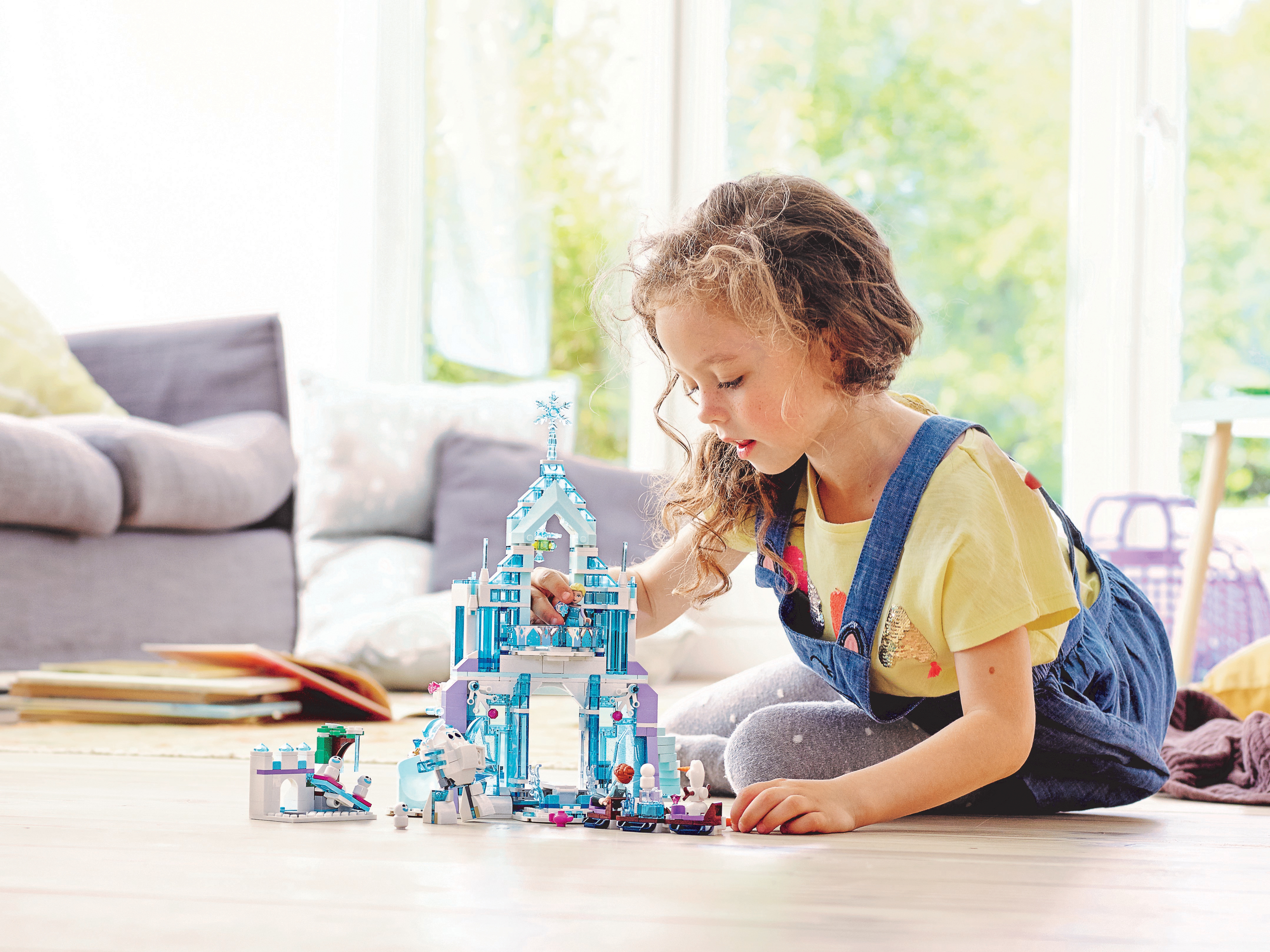 LEGO Disney Princess Il Magico Castello di Ghiaccio di Elsa, Set con le  Mini-doll della Principessa Elsa e di Anna e lo Scenario di Frozen, 43172 –  Giochi e Prodotti per l'Età