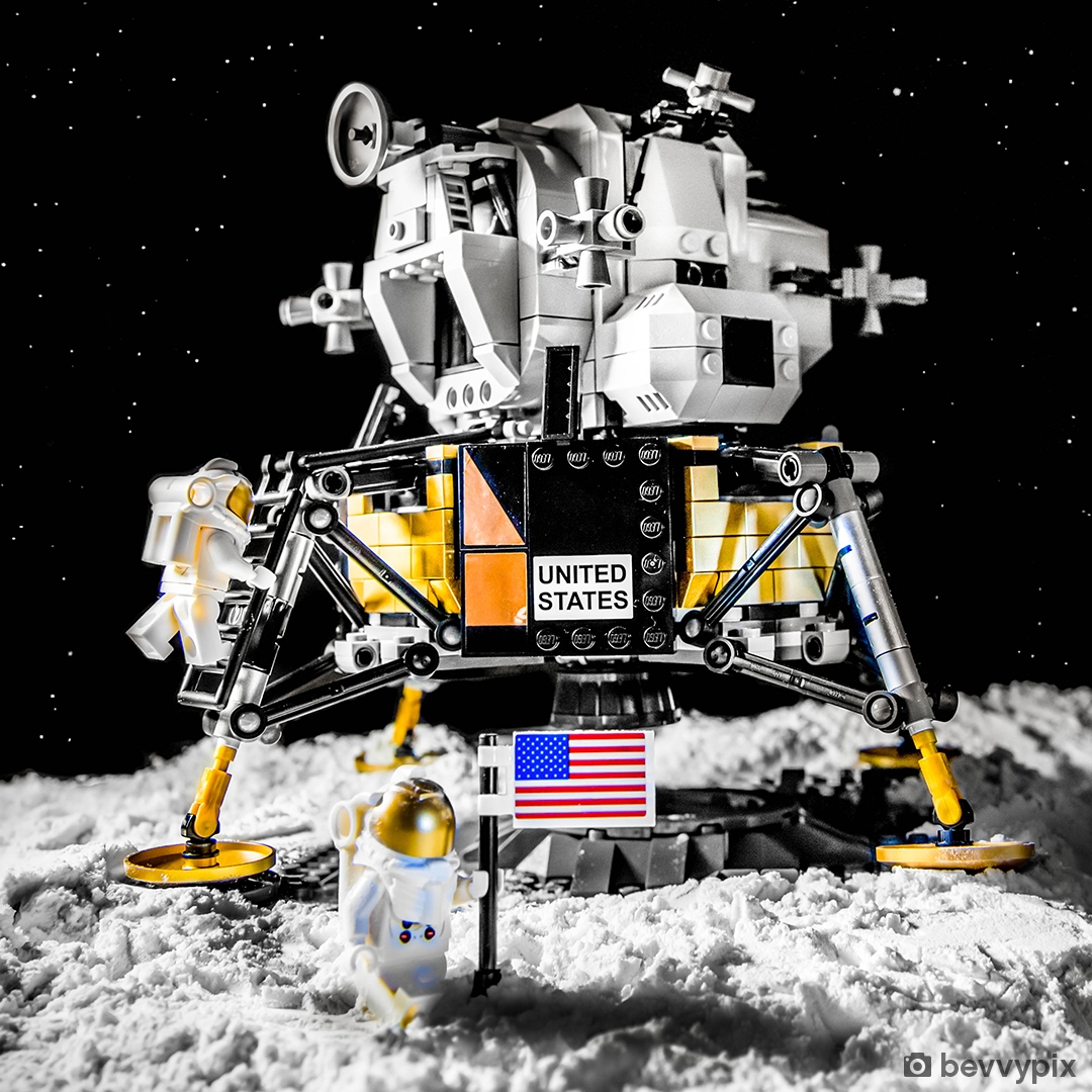 Lego moon lander online 1970s