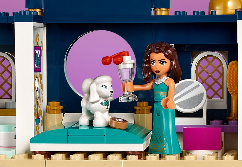 Grand hotel lego discount friends