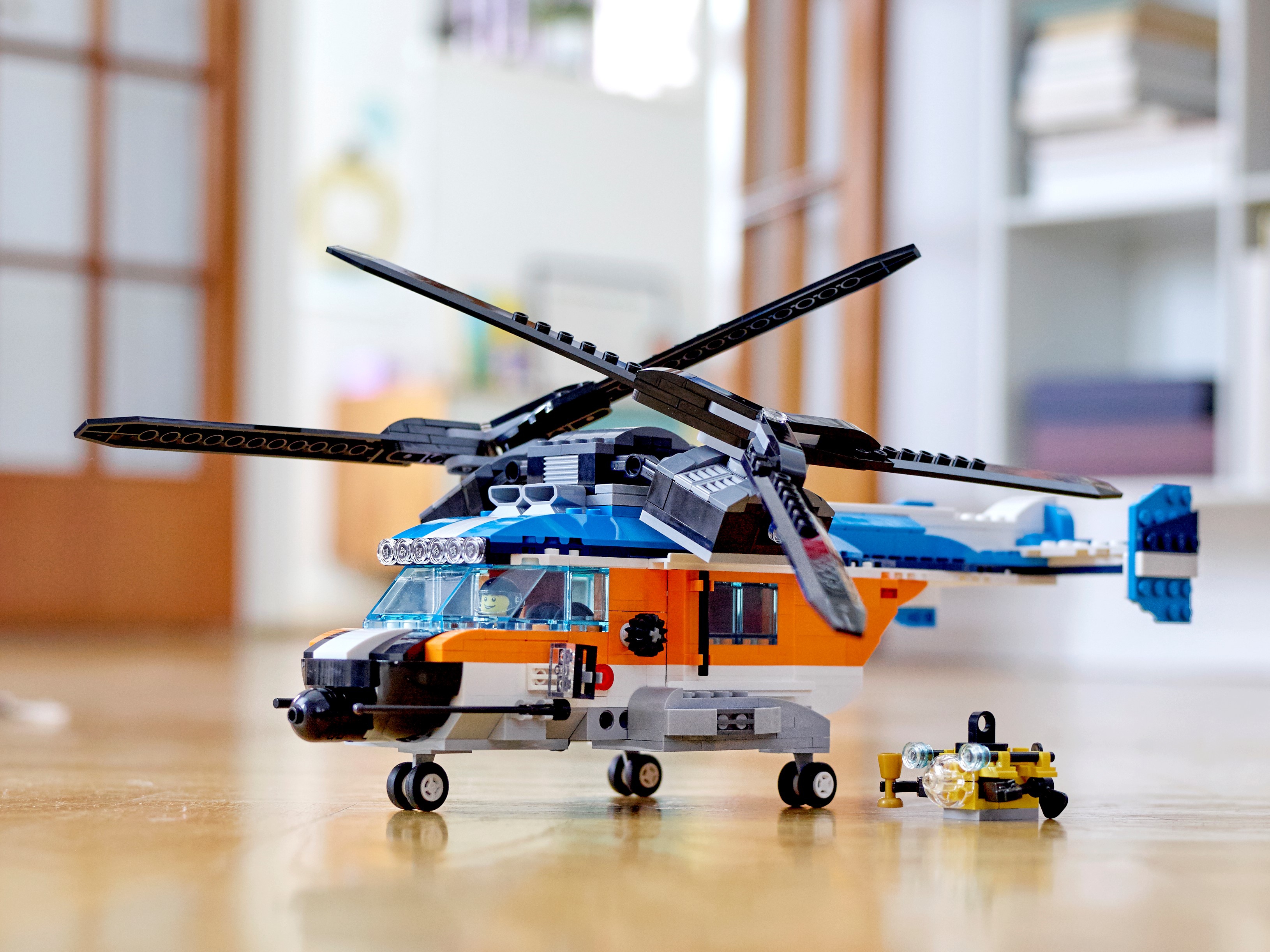 Twin-Rotor Helicopter 31096 Creator 3-in-1 | Buy at the Official Shop US