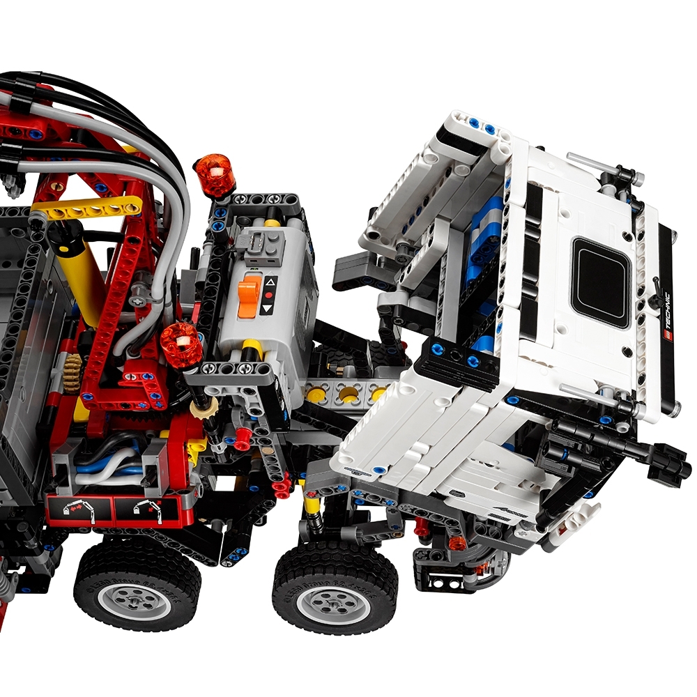 Mercedes-Benz 3245 42043 | Technic™ | Buy online at the LEGO®