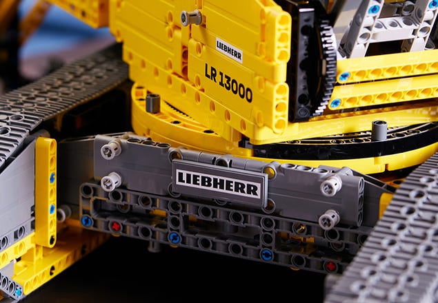 LEGO dévoile le set Technic 42146 La grue sur chenilles Liebherr