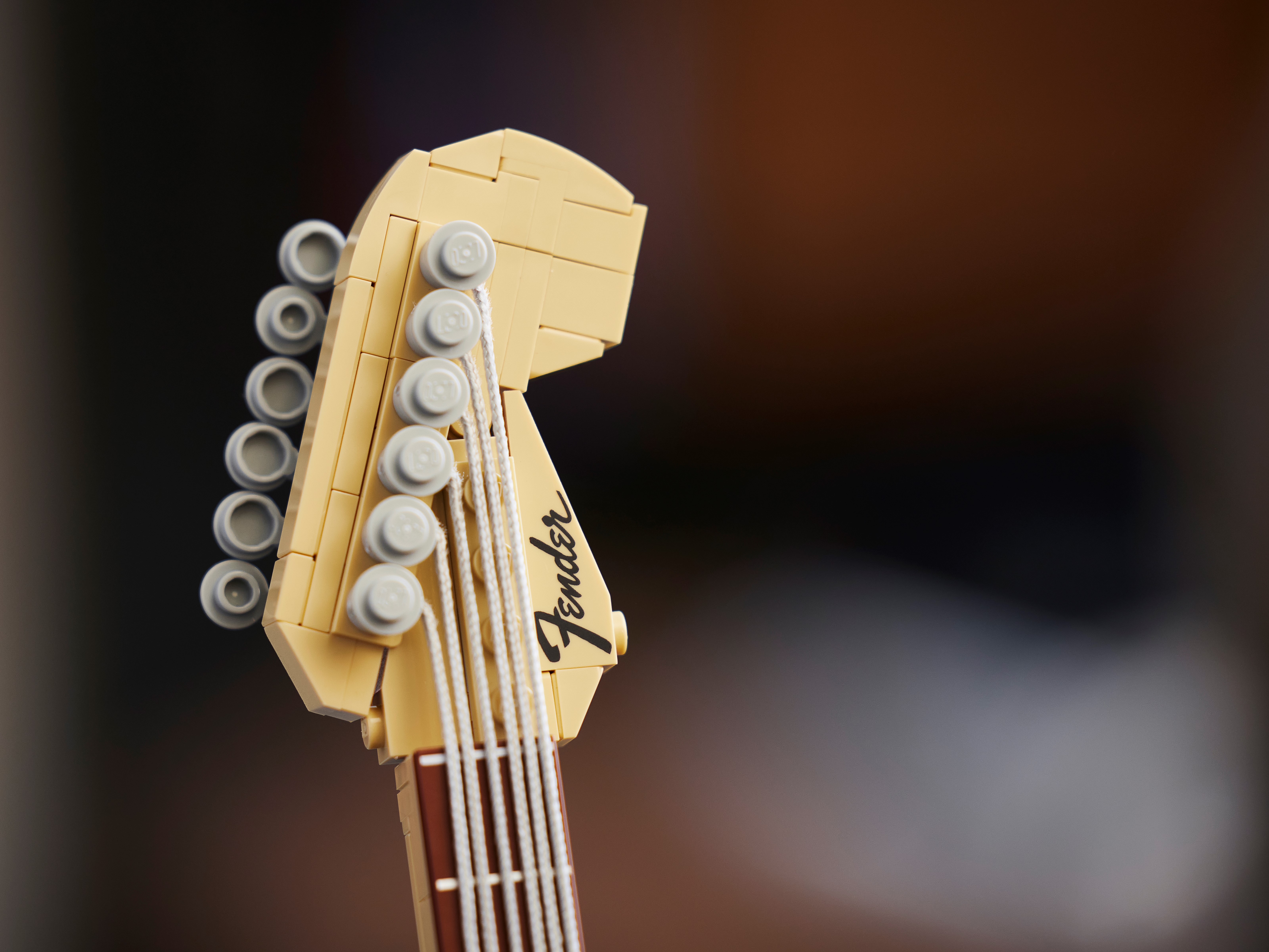 LEGO® Ideas 21329 Fender® Stratocaster™: Can it be played?
