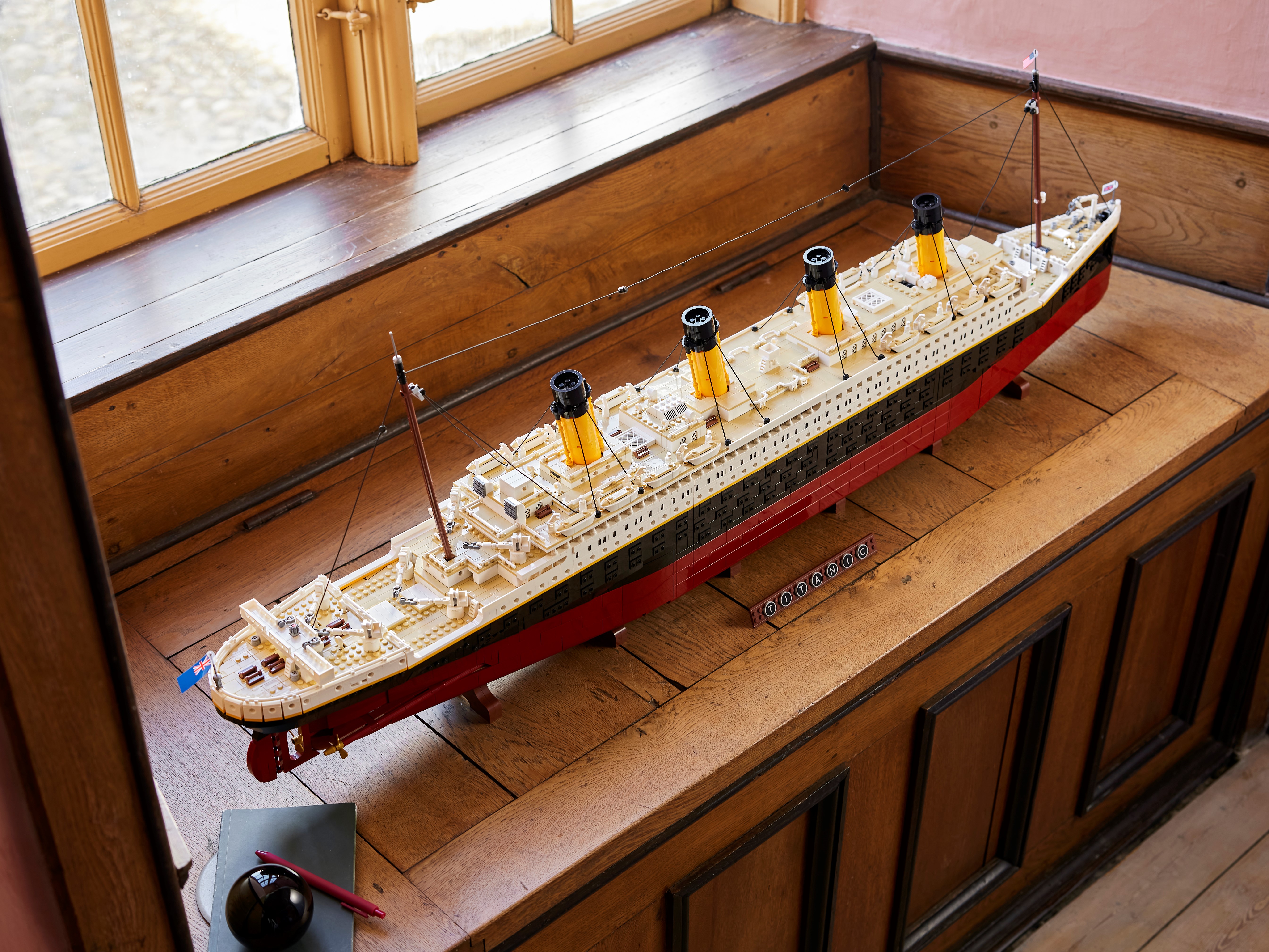 LEGO Titanic, presentato il set del famoso transatlantico lungo più di un  metro