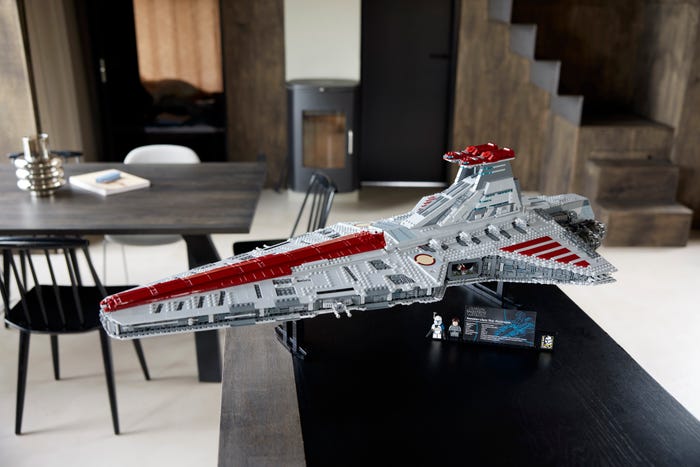 Star Wars: Así se construye el Halcón Milenario de LEGO a toda