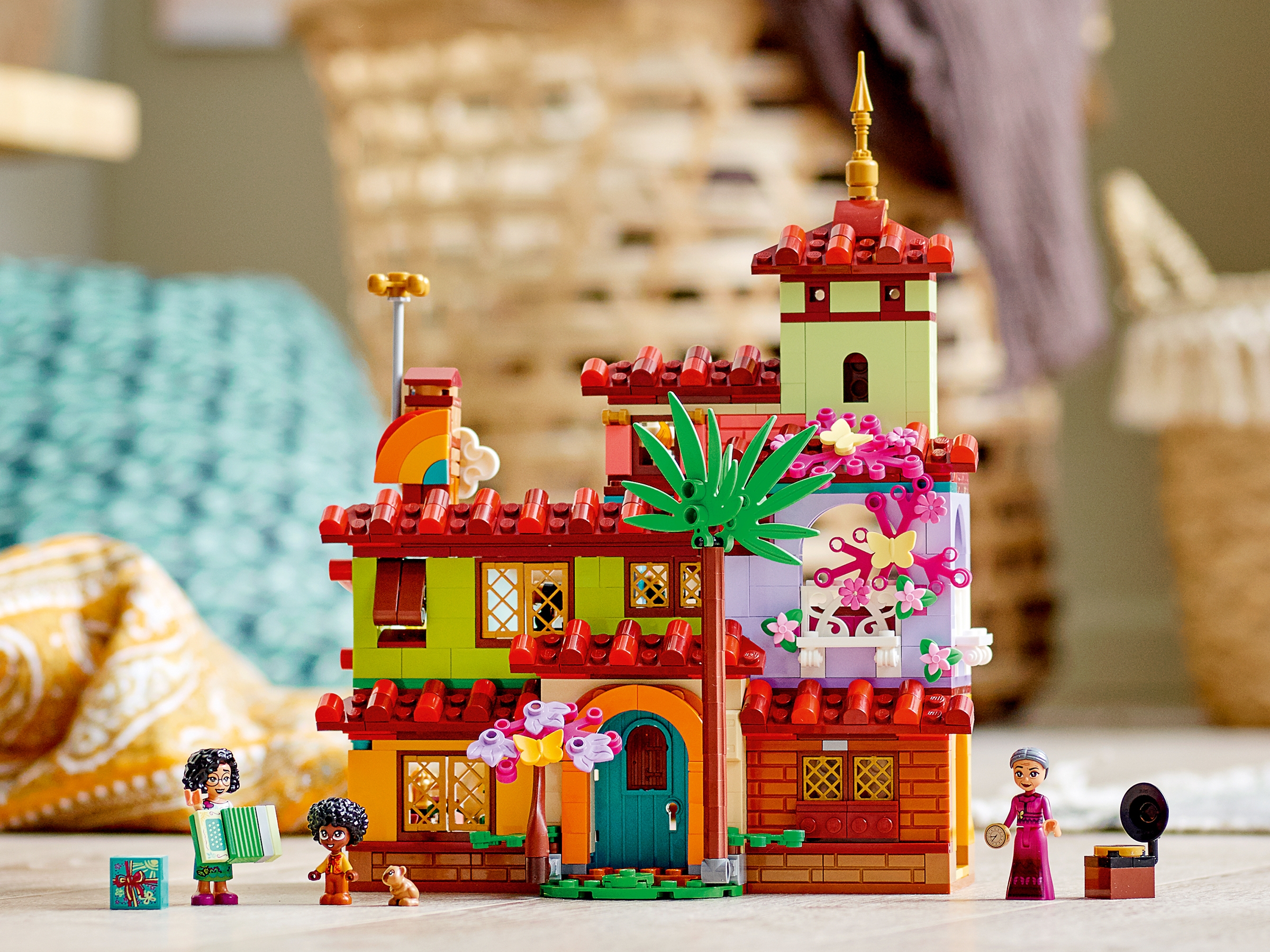 LEGO Disney Encanto 43202 La Maison Madrigal, Jouet de Construction, avec  Mini-Poupées, Figurine Capybara, Cadeau Noël Filles et Garçons dès 6 Ans,  Film Encanto pas cher 